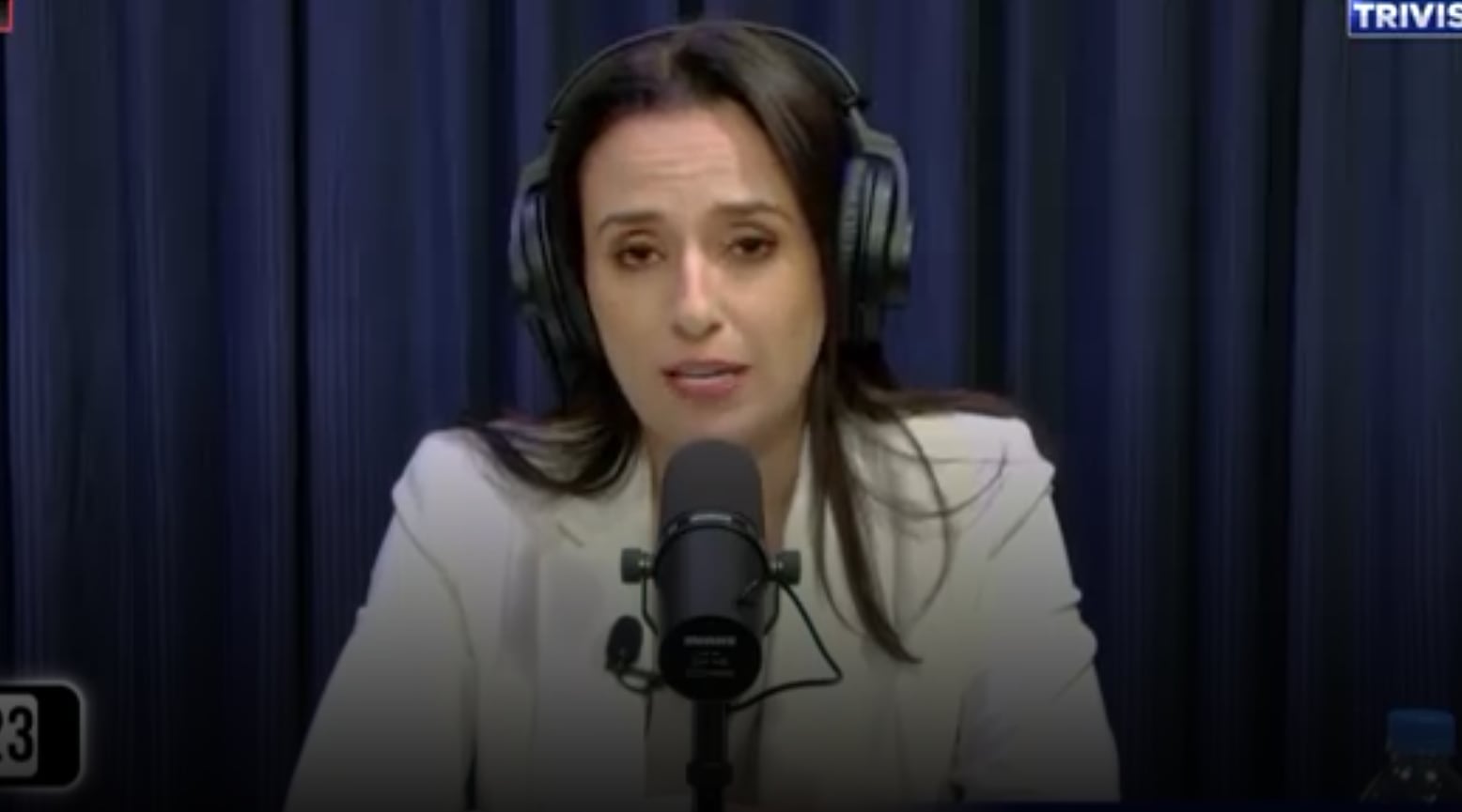 Natalia Díaz, candidata de Unidos Podemos, en debate en Trivisión