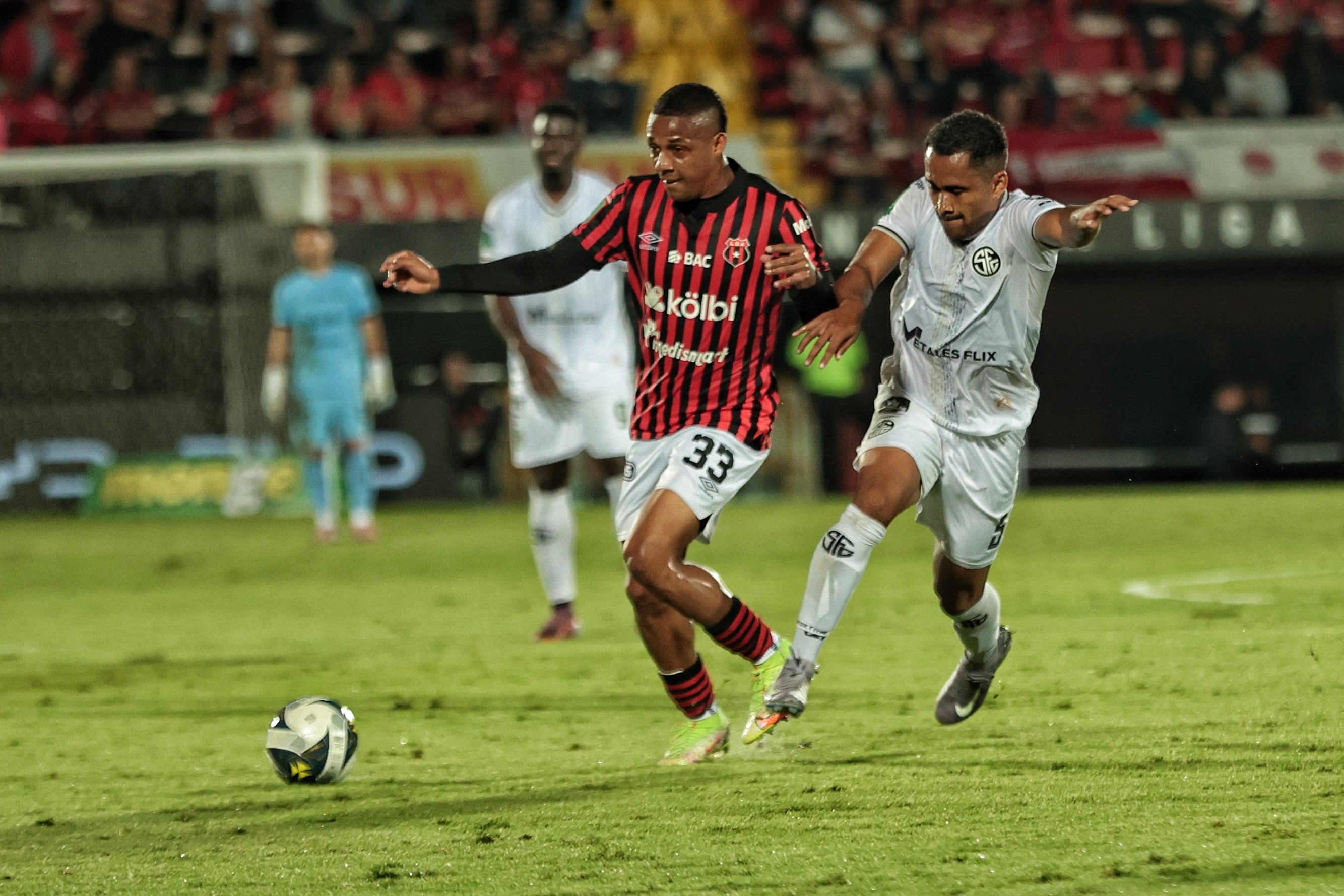 15/02/2025/ Juego entre Liga Deportiva Alajuelense vs Sporting FC en el estadio Alejandro Morera Soto / foto John Durán