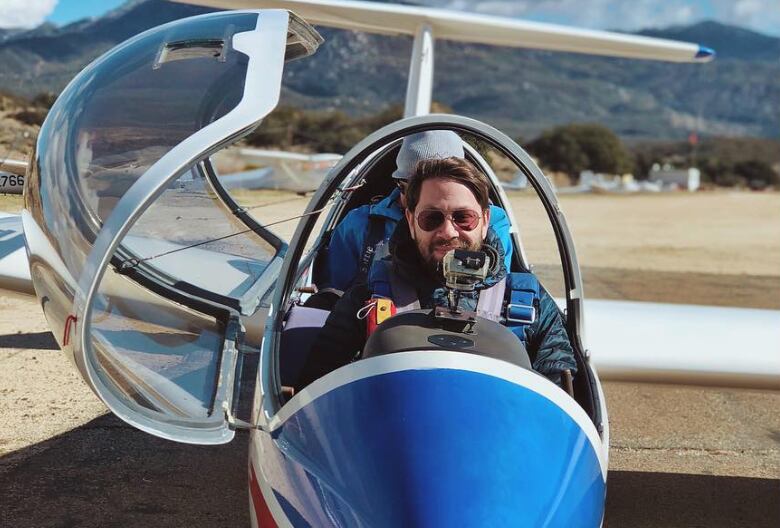 El productor Dave Shapiro murió en una avioneta que cayó en San Diego. El accidente dejó al menos dos muertos y diez casas afectadas.