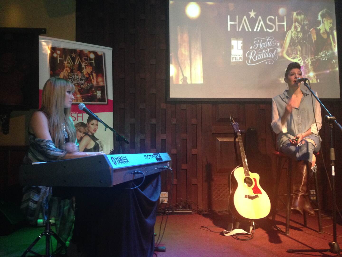 El dúo mexicano Ha-Ash ofreció este sábado un concierto en el Jazz Café de San Pedro.