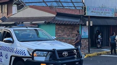 Torbellino deja seis personas afectadas, una enviada al hospital, y 15 viviendas dañadas en Heredia