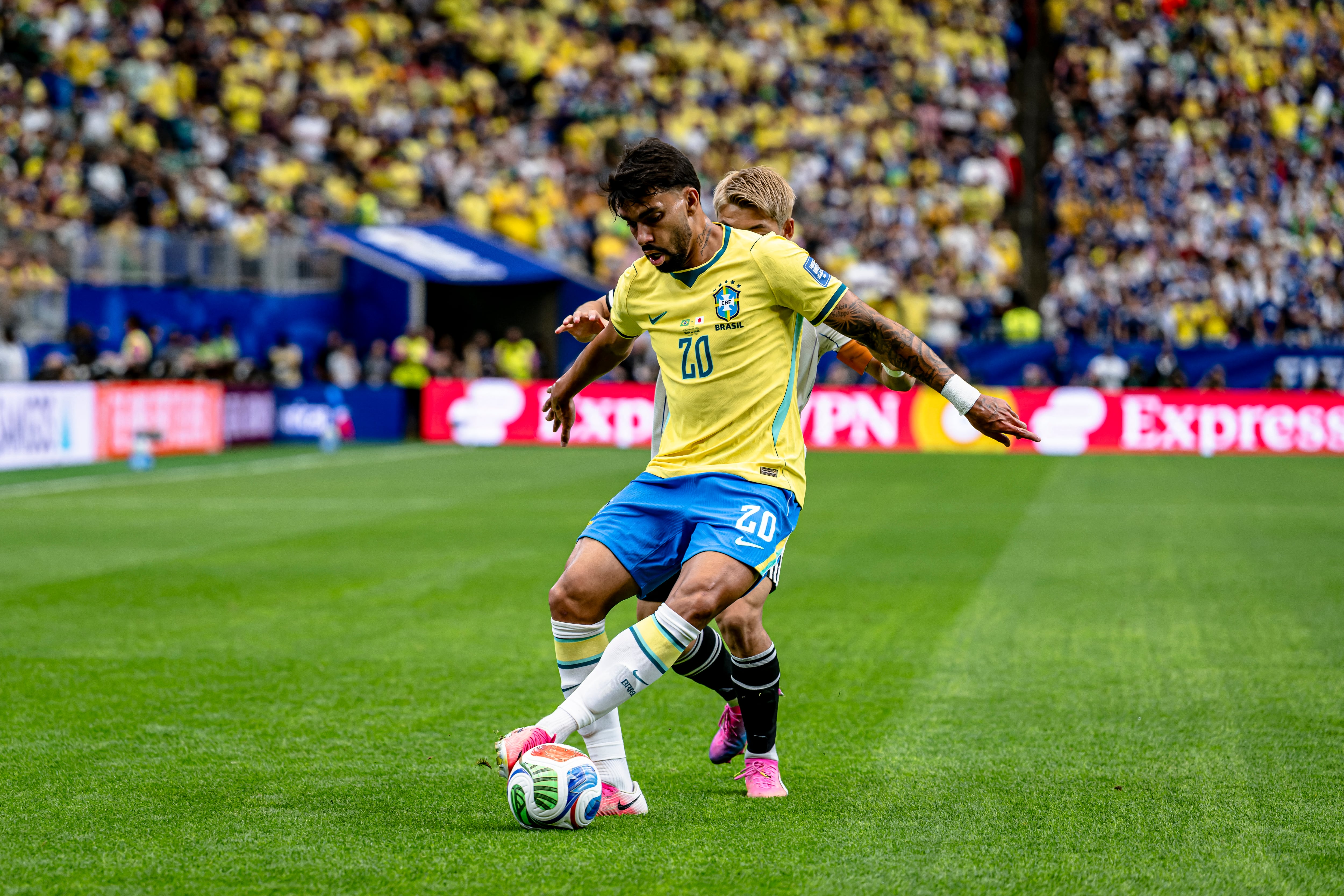 Lucas Paquetá de Brasil, aquí en el partido ante Japón por el Mundial 2026, antes de salir lesionado.