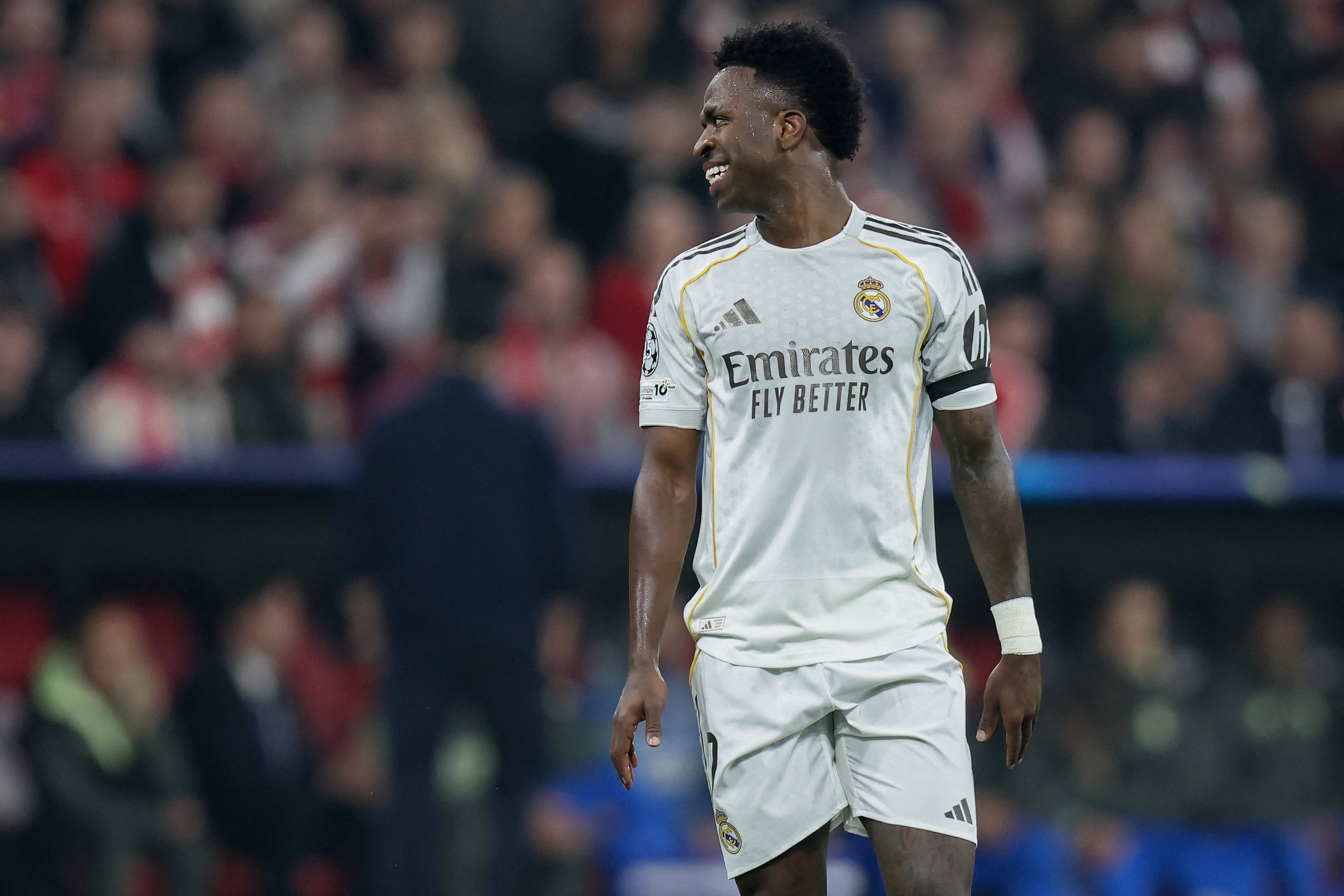 El delantero brasileño del Real Madrid, #07 Vinicius Junior, reacciona durante el partido de vuelta de los cuartos de final de la Liga de Campeones de la UEFA entre el FC Bayern Múnich y el Real Madrid en Múnich, sur de Alemania, el 15 de abril de 2026. (Foto: Alexandra Beier / AFP)