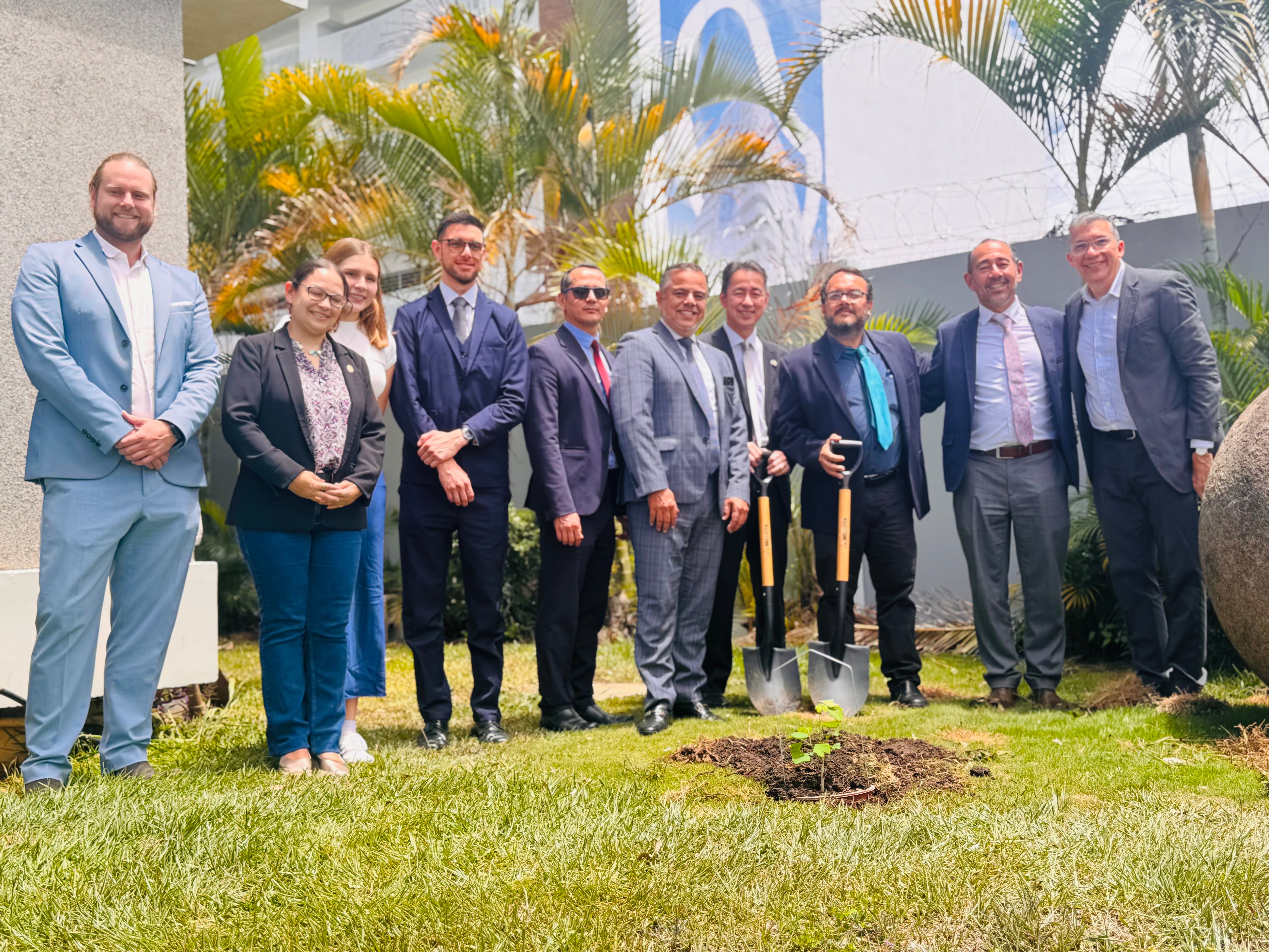 Iniciativa liderada por la organización Green Legacy Hiroshima con la Universidad de Costa Rica, proyecto el cual cuenta con el apoyo de la Embajada del Japón