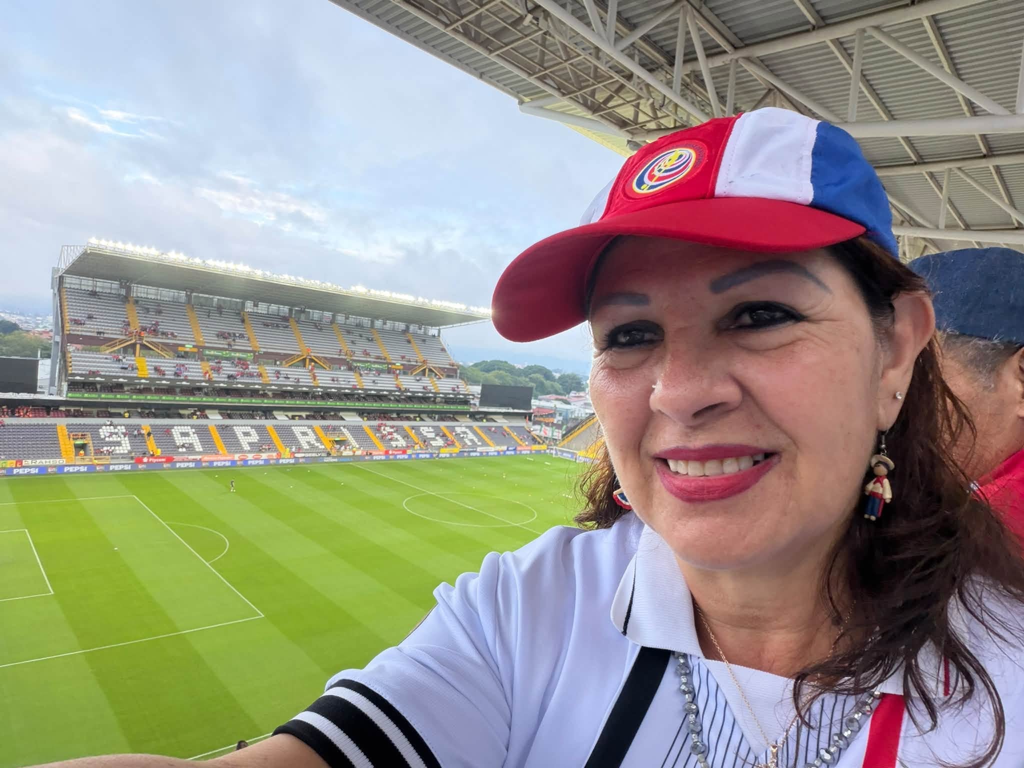 Rosa González, la mamá de Bryan Ruiz, también estuvo presente en el partido entre la Selección de Costa Rica y Haití.