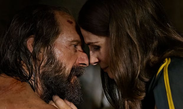 Ralph Fiennes y Juliette Binoche en 'The Return' (2024), una versión muy íntima de 'La Odisea'.