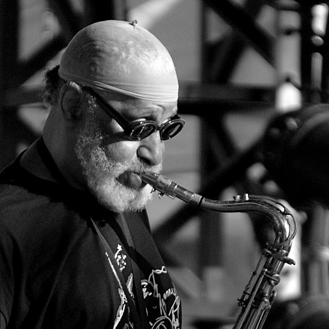 Retrato al aire libre de Sonny Rollins, saxofonista estadounidense de jazz, tomado el 22 de julio de 2005 durante el Jazz à Juan, en la Riviera Francesa, antes de su presentación.