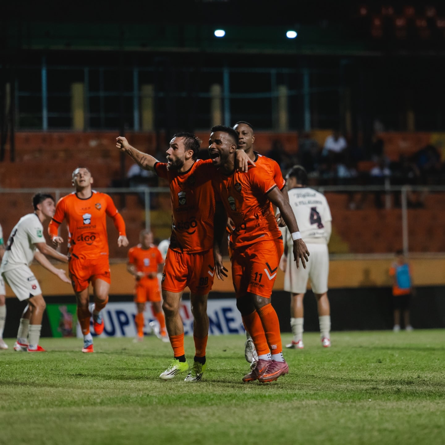 Puntarenas FC le está ganando a un débil Alajuelense en el 'Lito' Pérez.