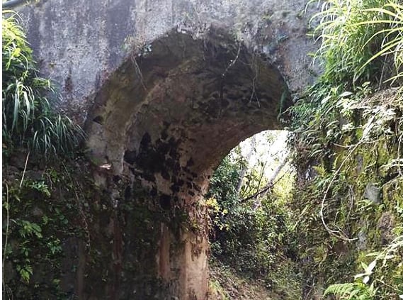 El puente sobre el río Tures conecta Santo Domingo de Heredia con Tibás.