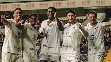 De la mano de Mayron George, Sporting gana y mete presión a Saprissa y Cartaginés