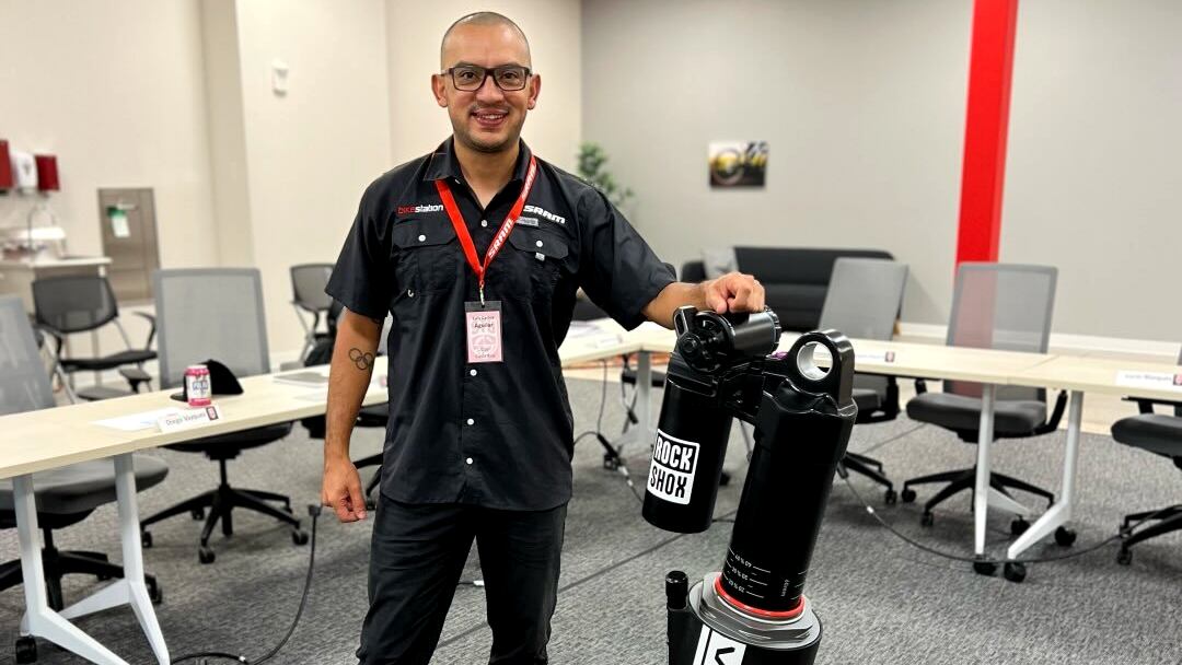 Luis Carlos Araya Aguilar, es un reconocido mecanico de ciclismo, quien falleció en la mañana de este domingo.
