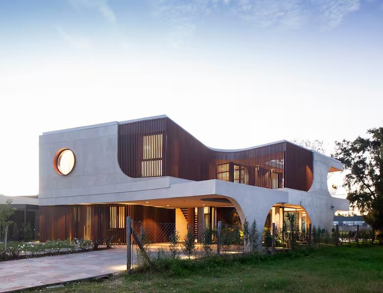 Imagen de la casa Laguna House, en Tigre, Argentina. La vivienda fue premiada en ese país y compite por ser la mejor en América.