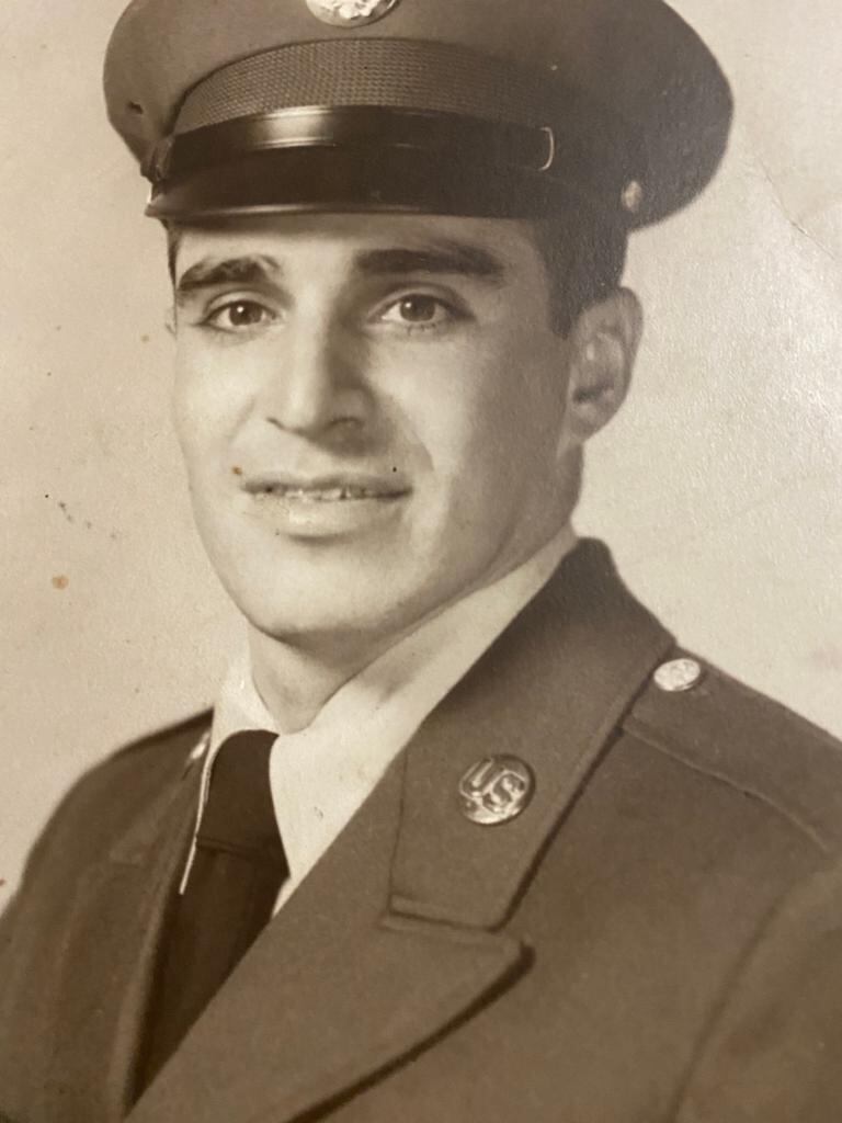 Un venteañero Gustavo Castillo se preparaba para hacer su servicio militar en Estados Unidos. "Lo asumí con mucha valentía. Ahora me sorprendo de todo lo que aprendí sobre la vida allí", recuerda. Foto: Cortesía