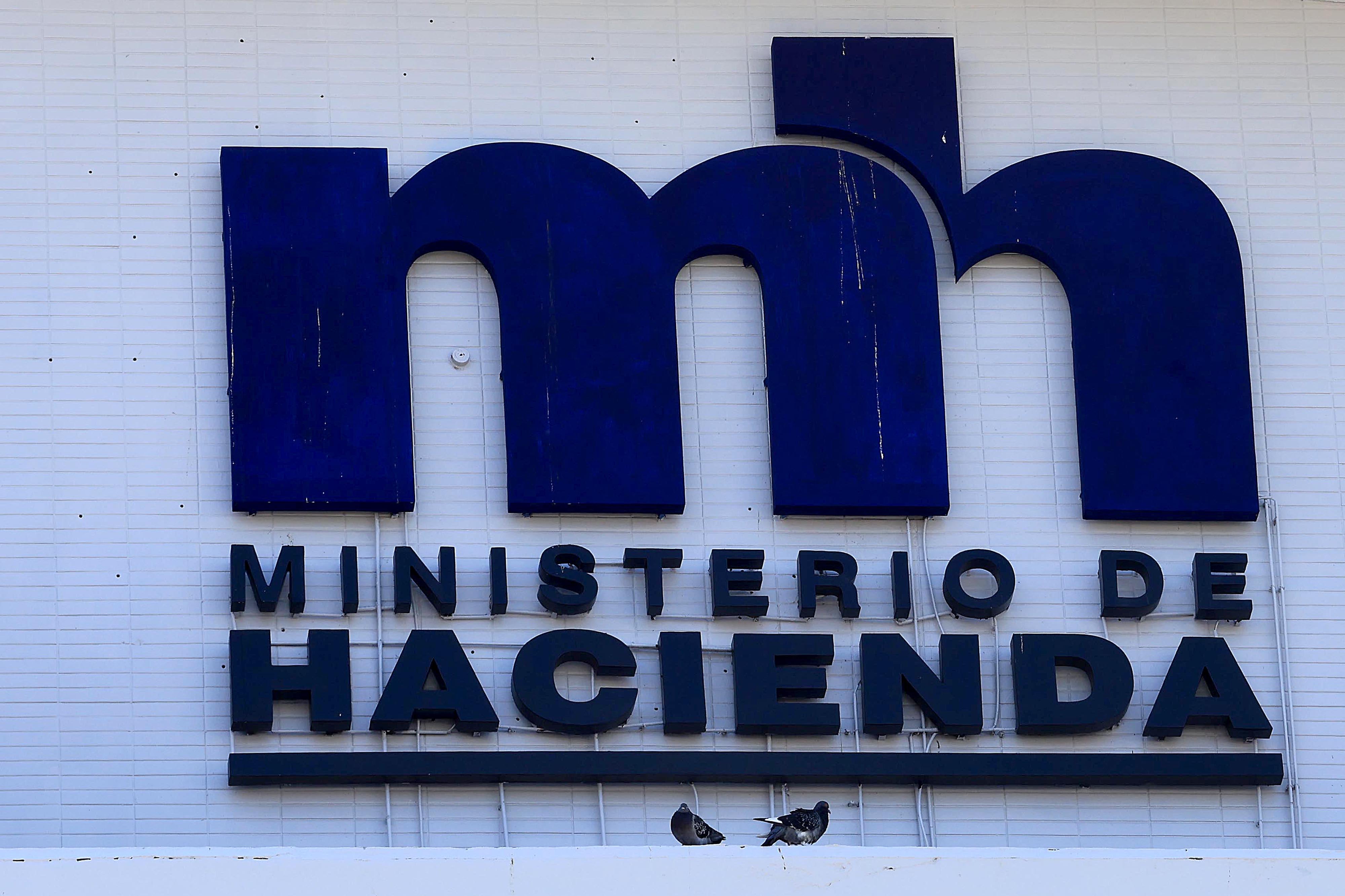 07/03/2024 San José. El edificio del Ministerio de Hacienda se remoza. Este jueves continuaban los trabajos pintura en las paredes externas. Foto: Rafael Pacheco Granadados