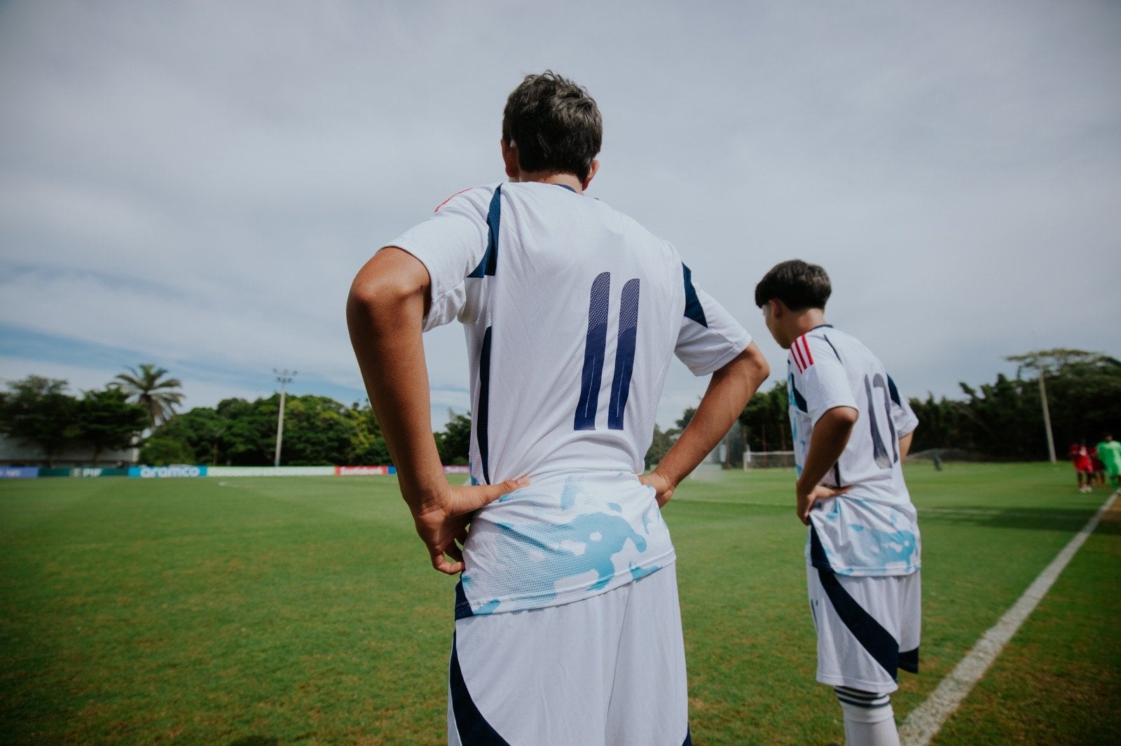 Jefrey Urbina (11) integra la Selección Sub-17 de Costa Rica que busca su clasificación al Mundial de Catar 2026.