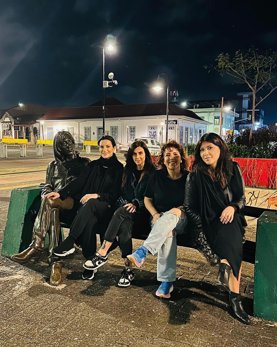 Laura Pausini conoció San José de noche previo a su concierto de este 13 de marzo de 2024 en Parque Viva.
