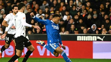 El Real Madrid vence al Valencia y se acerca al Barcelona de nuevo