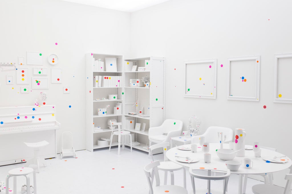 La Obliteration Room (2015), de Kusama, se inspiró en su obra anterior Infinity Mirror Room.