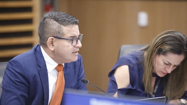 Diputados recomiendan sancionar a Fabricio Alvarado por abuso sexual