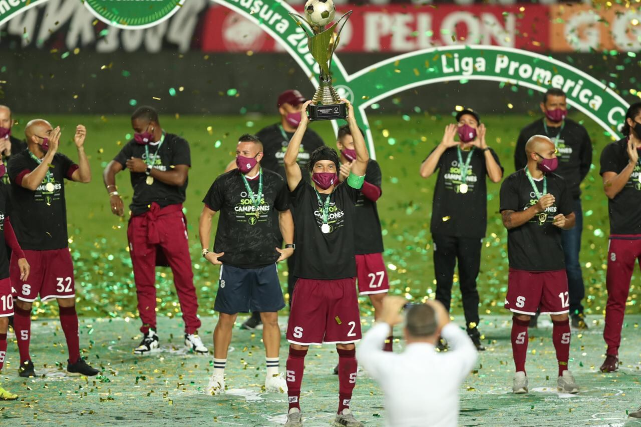 Christian Bolaños campeón con Saprissa el 29 de junio del 2020, el título 35 morado