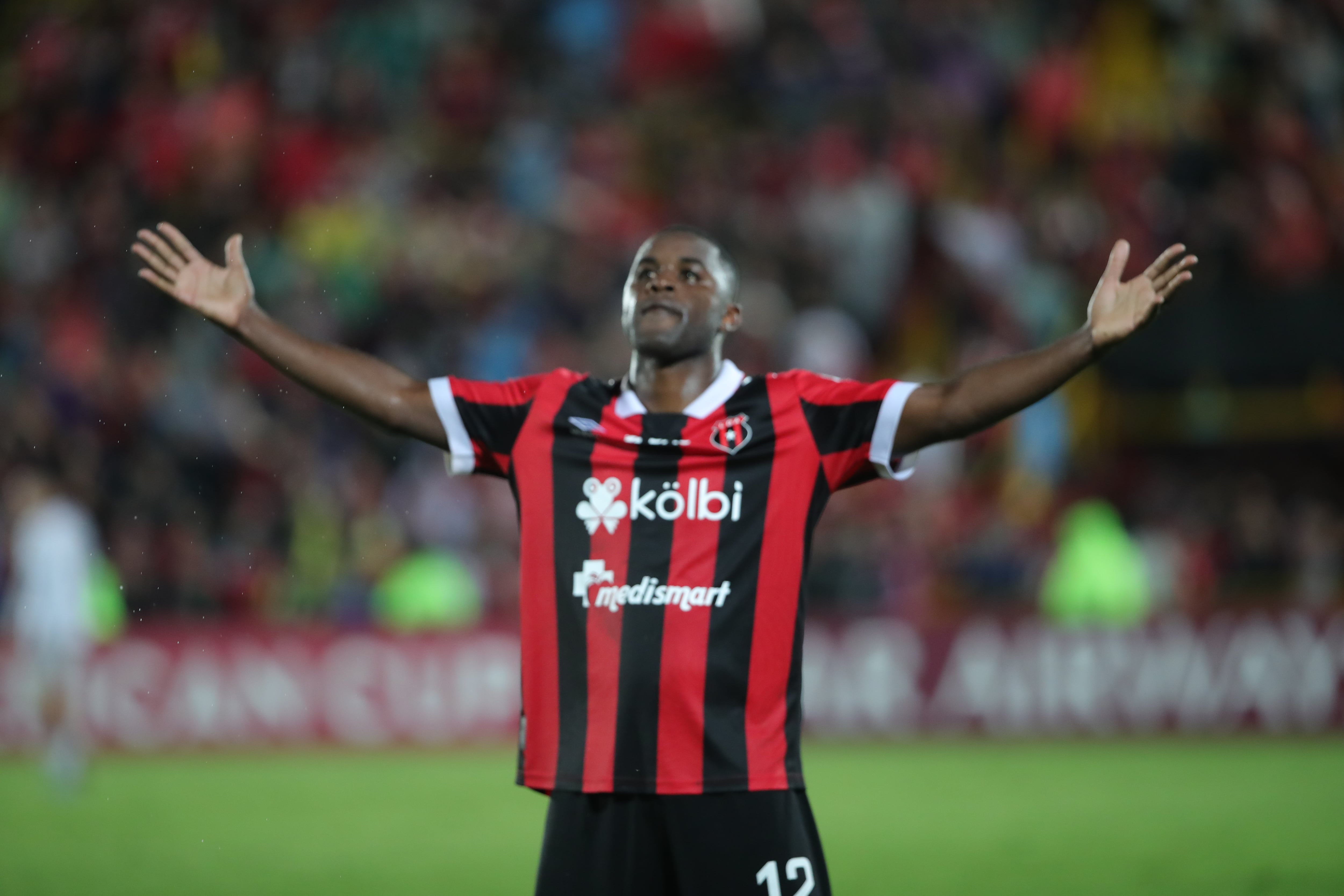 01/11/2023/ Juego entre Liga Deportiva Alajuelense vs Club Sport Herediano por el partido de vuelta de la la copa centroamericana de CONCACAF en el estadio Alejandro Morera Soto / Foto John Durán