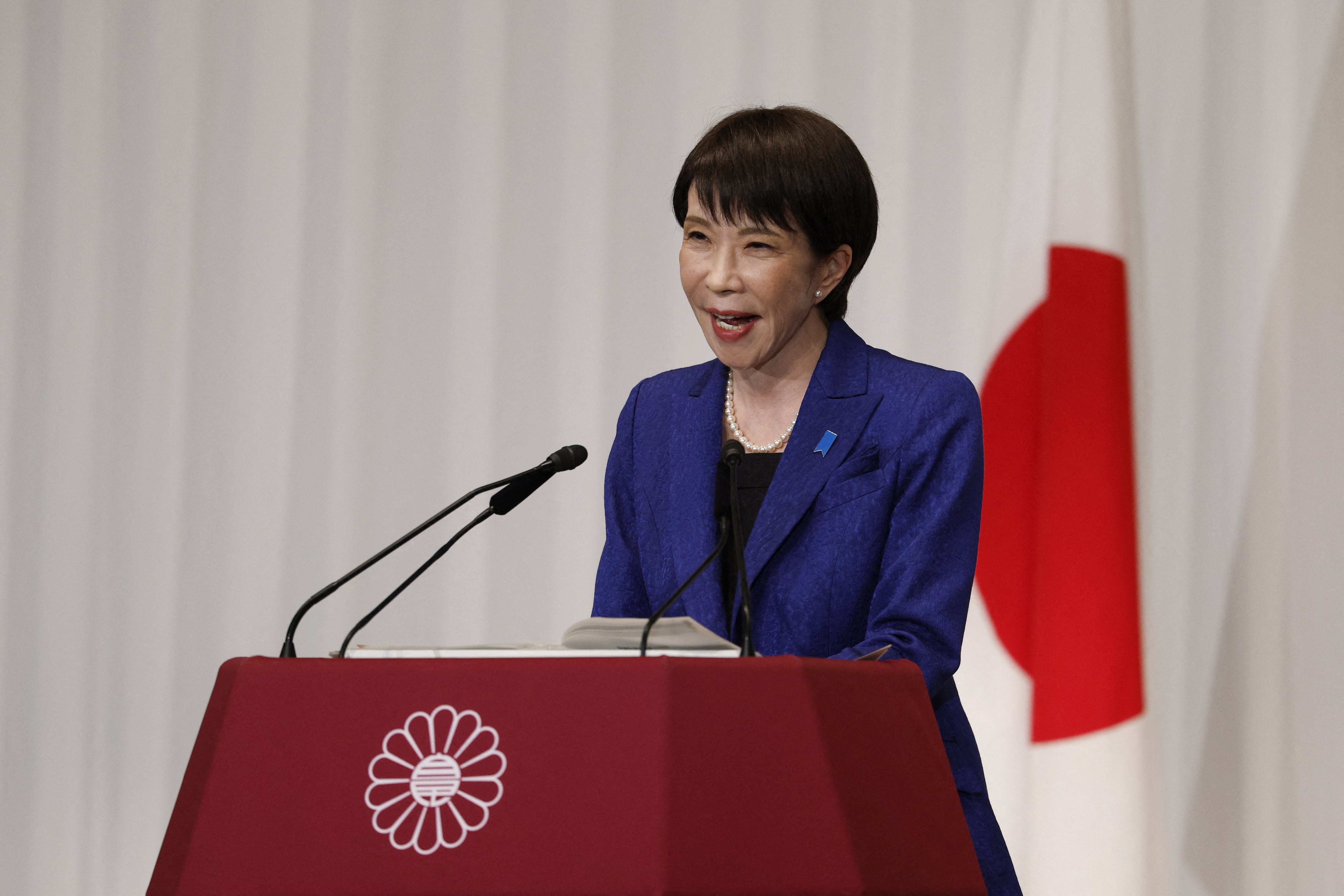 La primera ministra de Japón, Sanae Takaichi, líder del gobernante Partido Liberal Democrático (PLD), habla durante una conferencia de prensa en la sede del PLD en Tokio este 9 de febrero . La primera ministra japonesa, Sanae Takaichi, declaró el 9 de febrero que sentía una "gran responsabilidad" de fortalecer y hacer más próspero el país tras una victoria electoral aplastante.