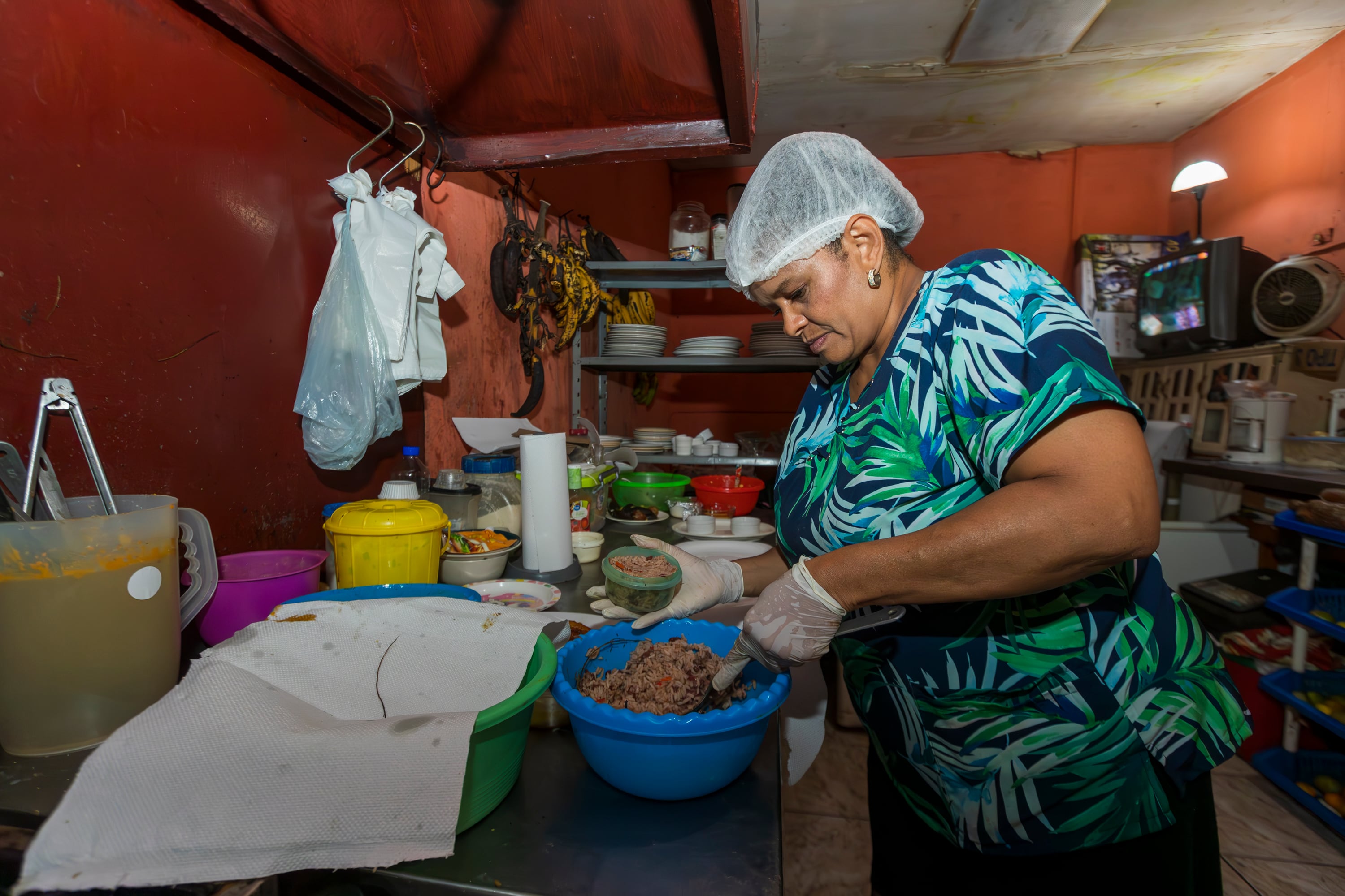 21/12/2023, San José, Barrio González Laman, entrevista con Corina Knyght Barrera y Sergio Torres Salazar, creadores del Bar Restaurante Los Tucanes, donde hacen el Rice and Beans con Raabo mas delicioso del país.
