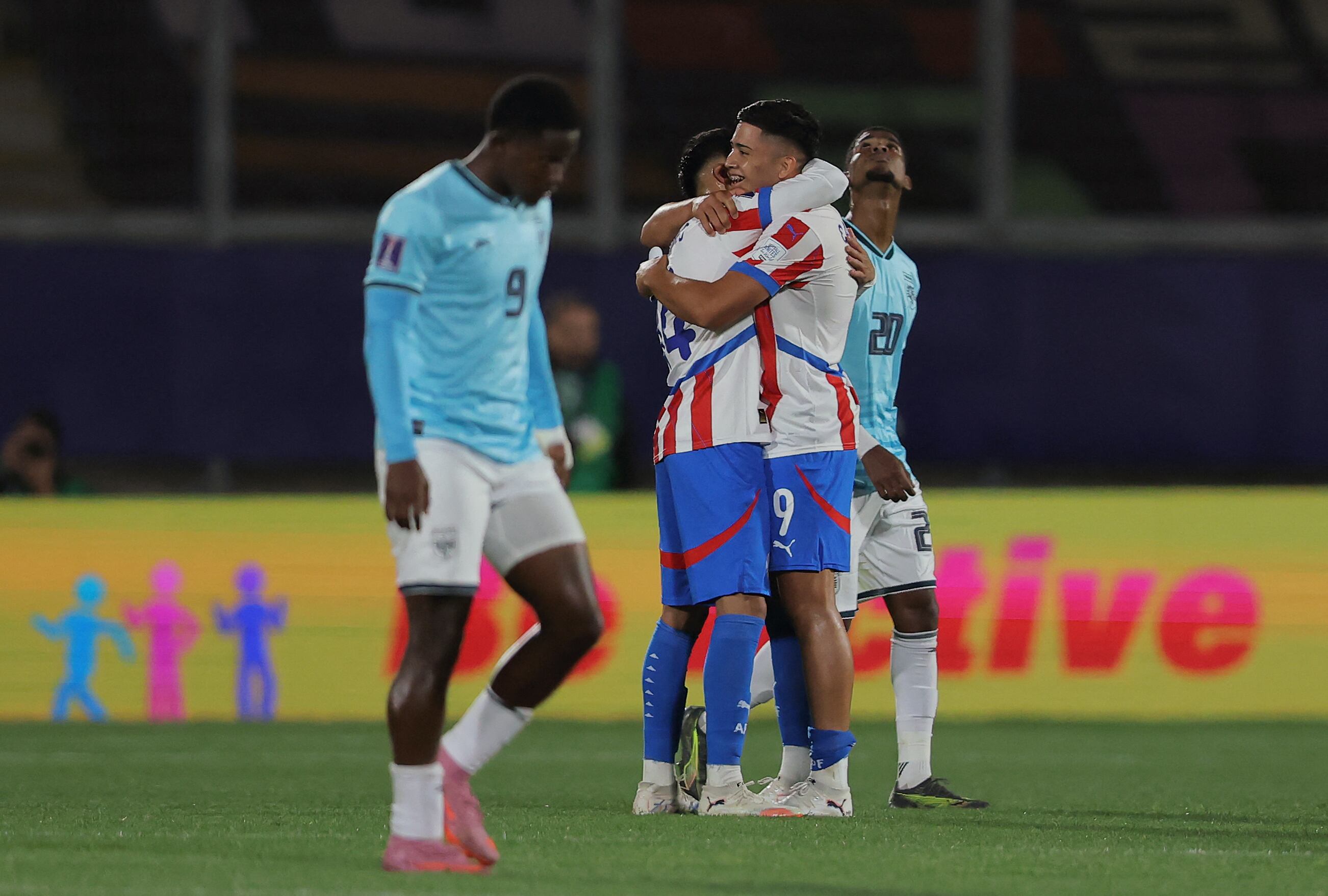 Gustavo Herrera reacciona tras la anotación de Paraguay que dejó tendidos a los panameños en el Mundial Sub 20, en la ciudad chilena de Valparaíso.