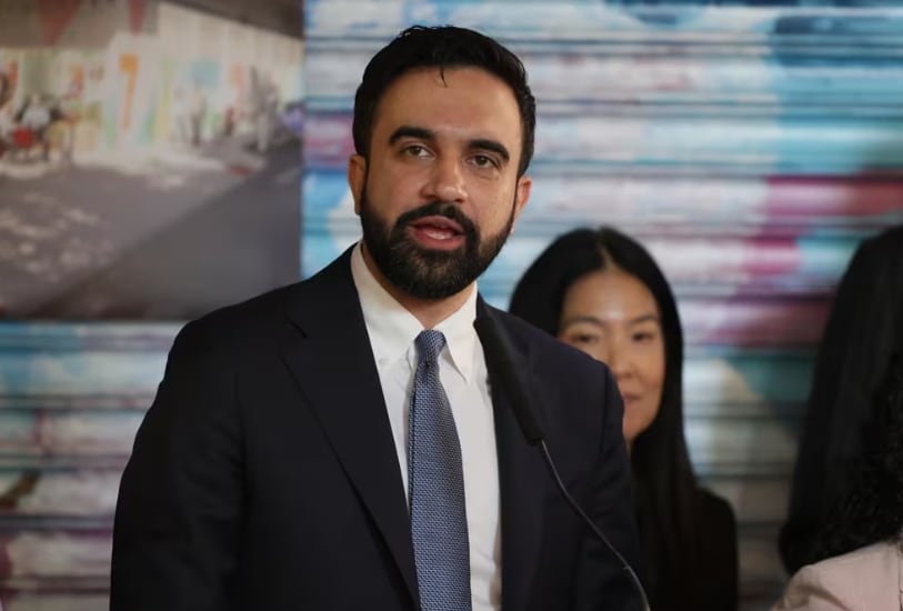 Zohran Mamdani, alcalde de Nueva York, apuesta por supermercados públicos para bajar el precio de los alimentos.