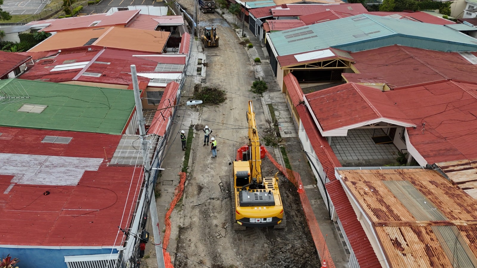 Las obras en Gravilias de Desamparados mantienen cierres de vías y aceras; el proyecto registra actualmente un 15% de avance.