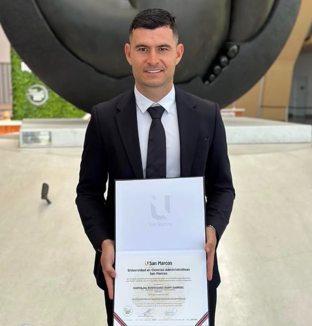 Dany Carvajal
Portero del Herediano
Estudios, fútbol y empresa
26 de marzo del 2026
Tomado del Facebook de Dany Carvajal