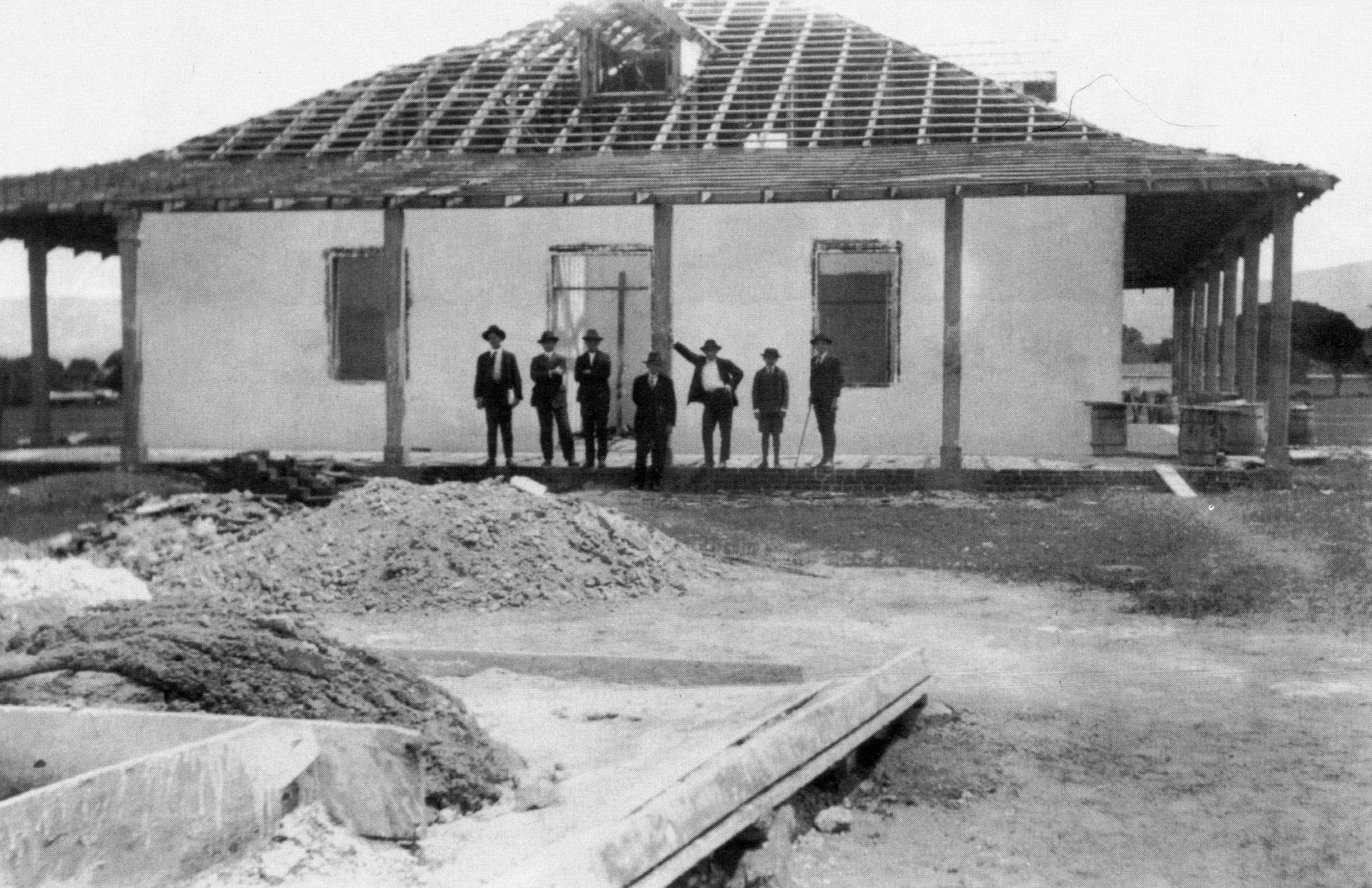 La casa del inalámbrico en proceso de construcción.