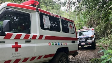 Dos hombres desaparecidos tras vuelco de lancha en Limón