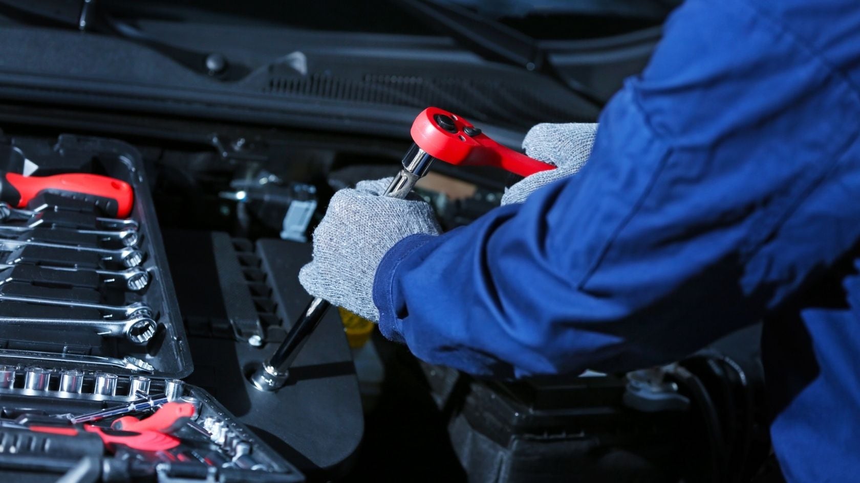 La distribuidora AMBACAR abrió vacantes en talleres, ventas y más, con beneficios como viajes a China y bonos