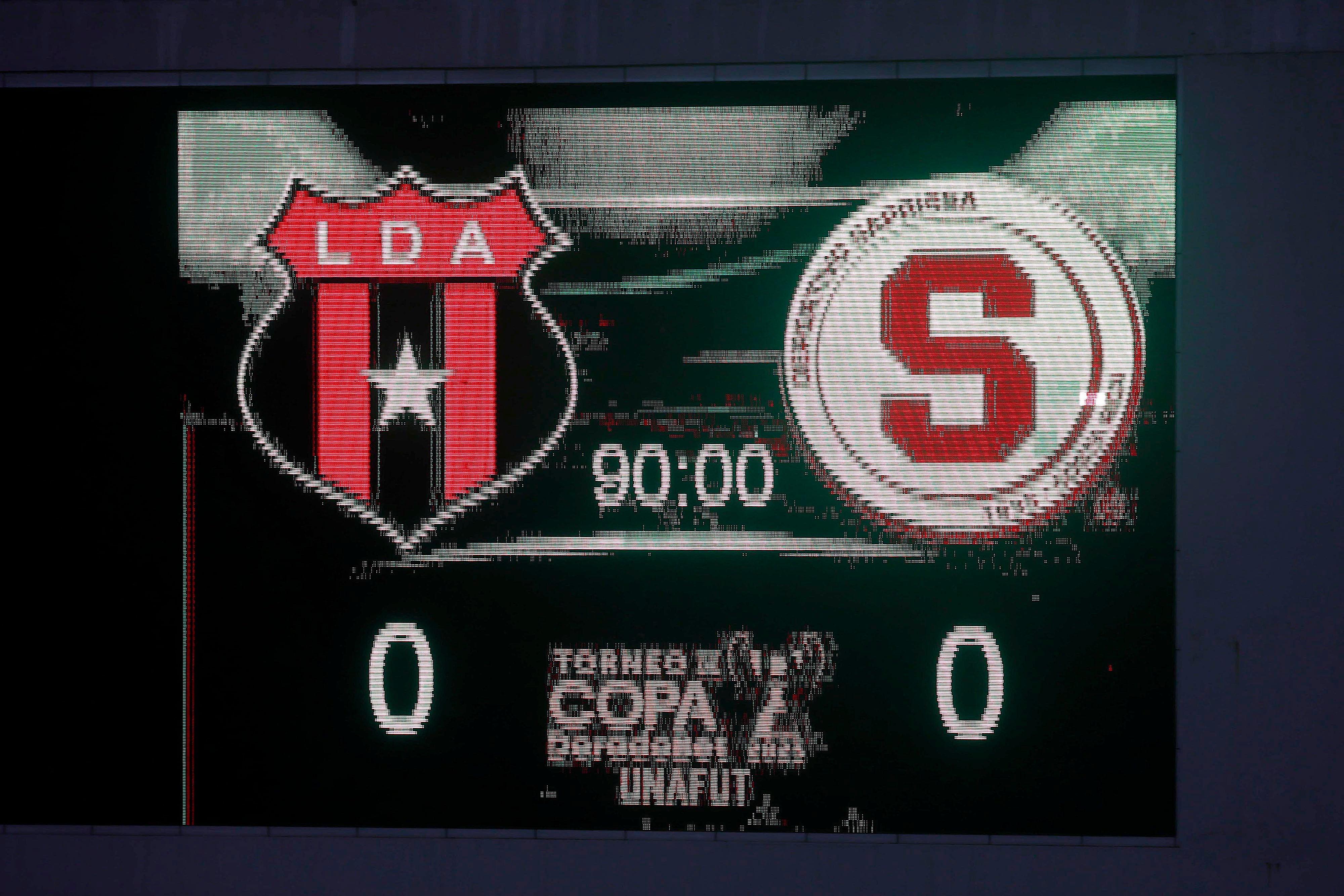 18/11/2023 Estadio Nacional, La Sabana. La Liga Deportiva Alajuelense y el Deportivo Saprissa se enfrentaron este sábado en una nueva edición del Clásico Nacional. Se dio en la final del Torneo de Copa, a estadio casi lleno, con la presencia de las dos aficiones más grandes del país. Suander Zúniga y Freddy Góndola, de Alajuelense.