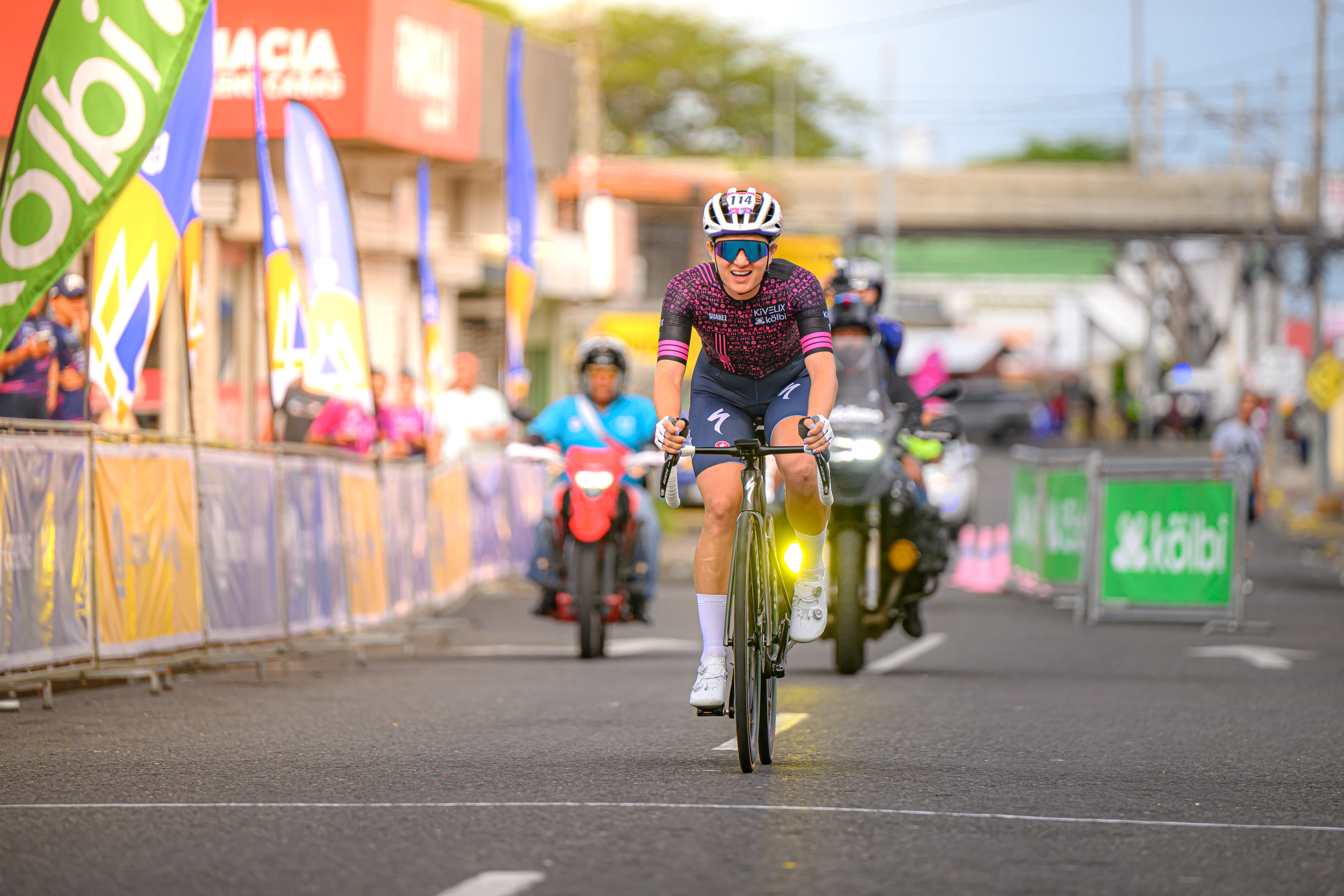 Pamela Venegas
Campeona
Sexta edición de la Vuelta Máster Femenina kölbi-Kivelix.
Equipo Bikestation-Specialized
20 de julio del 2026
Fotografía: Ernesto Chacón