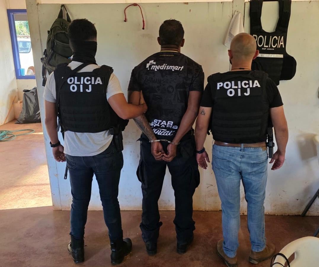 Un oficial de Fuerza Pública de Upala fue detenido por presuntamente colaborar con el robo de material en Crucitas de San Carlos.