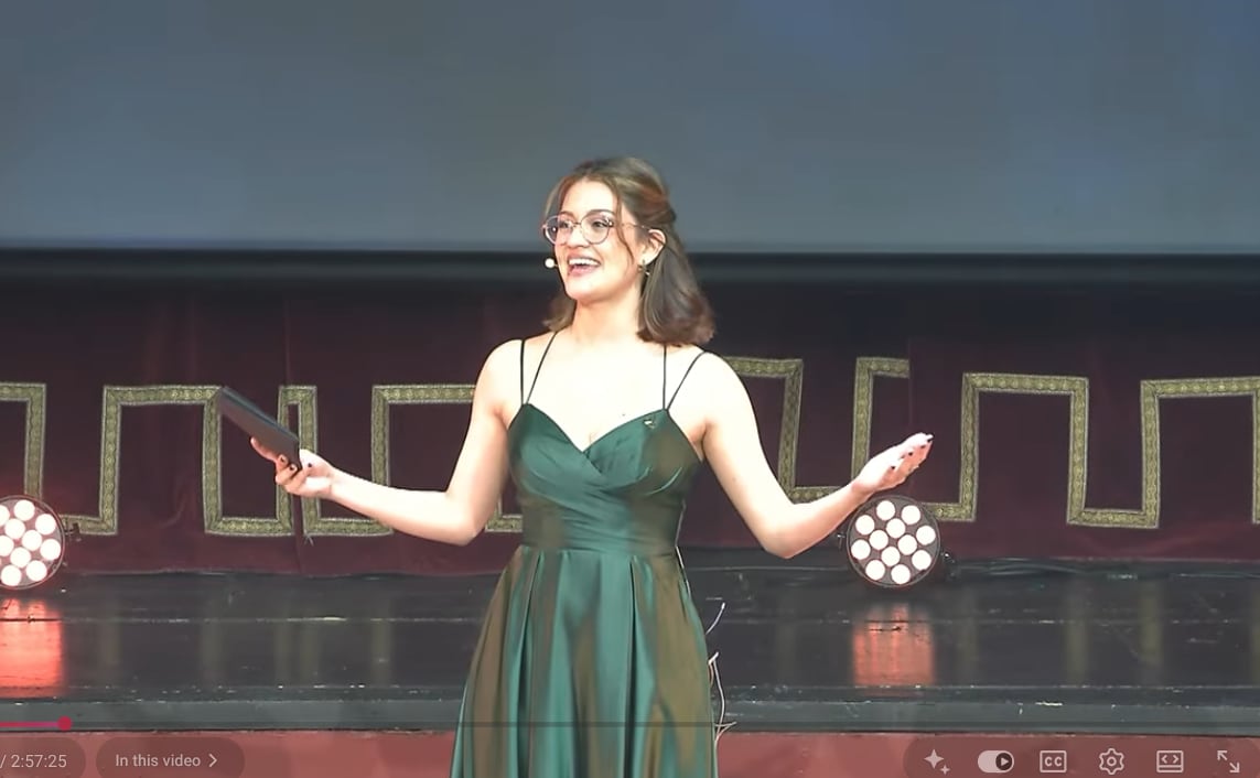 Ana es la única costarricense y una de las pocas mujeres en el proyecto.
