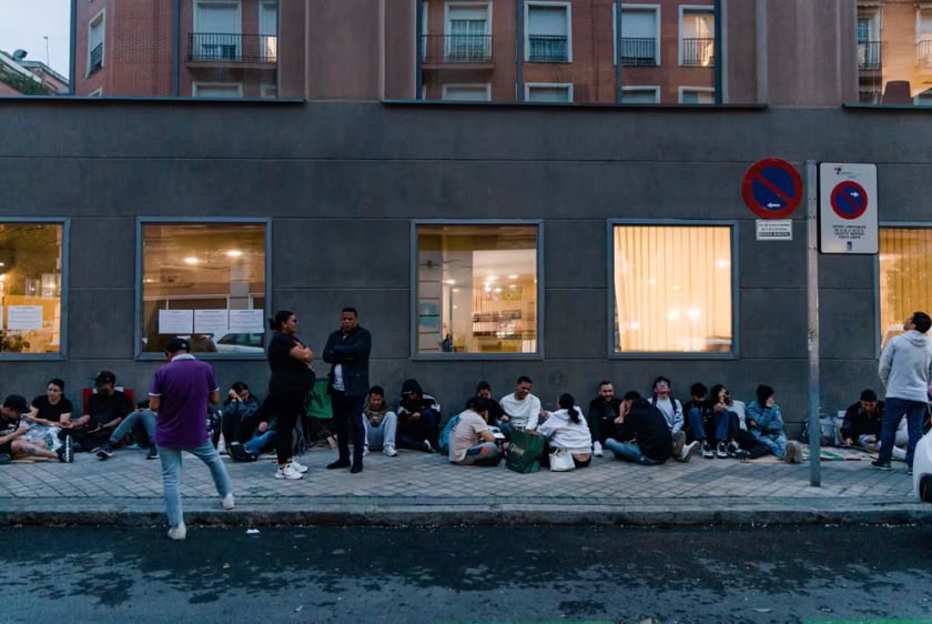 España dejará de conceder y renovar permisos humanitarios vinculados a solicitudes de protección internacional, una figura utilizada ampliamente por migrantes venezolanos.