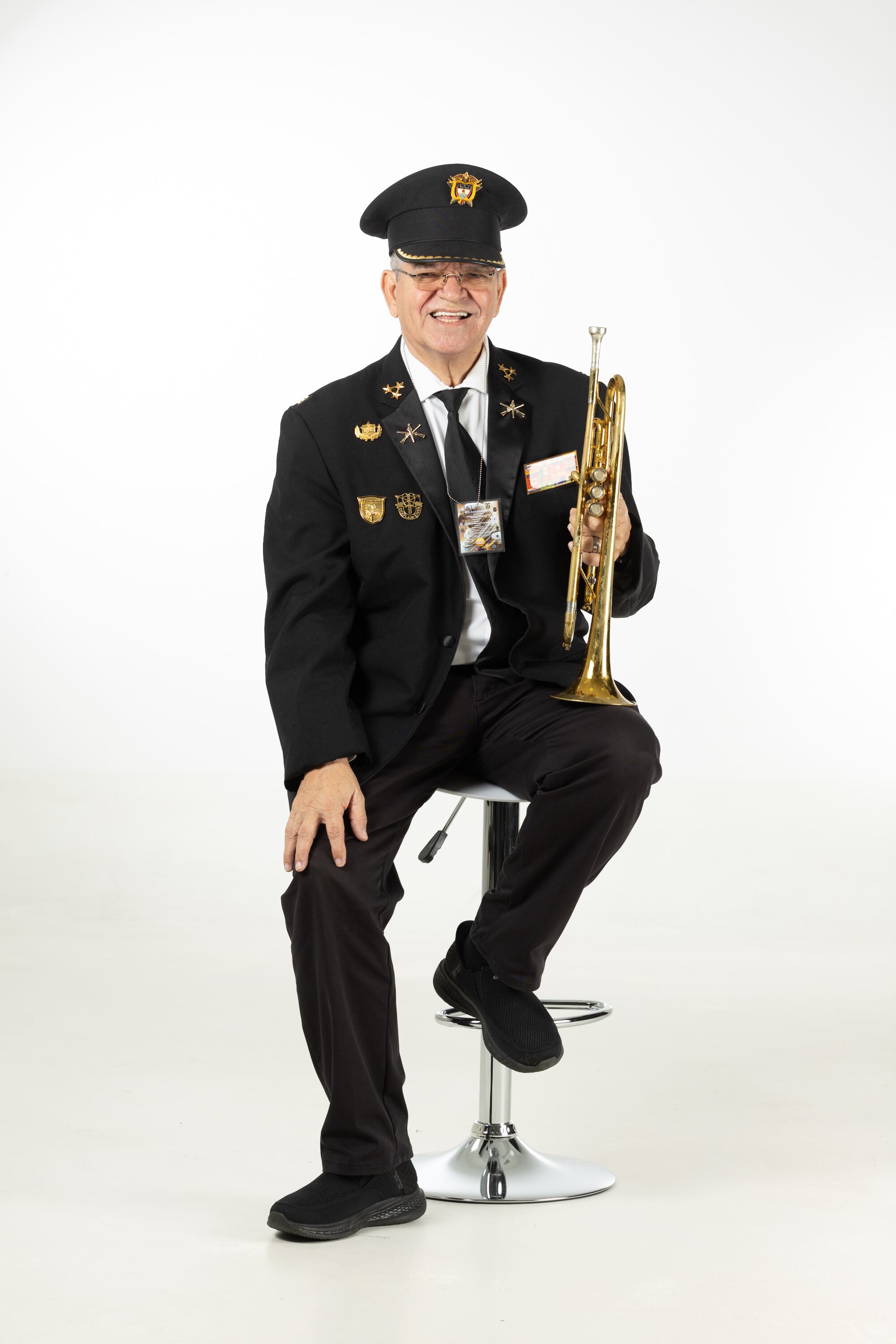 Kike de Heredia vestido como capitán de la organización NGP Capehalcones.