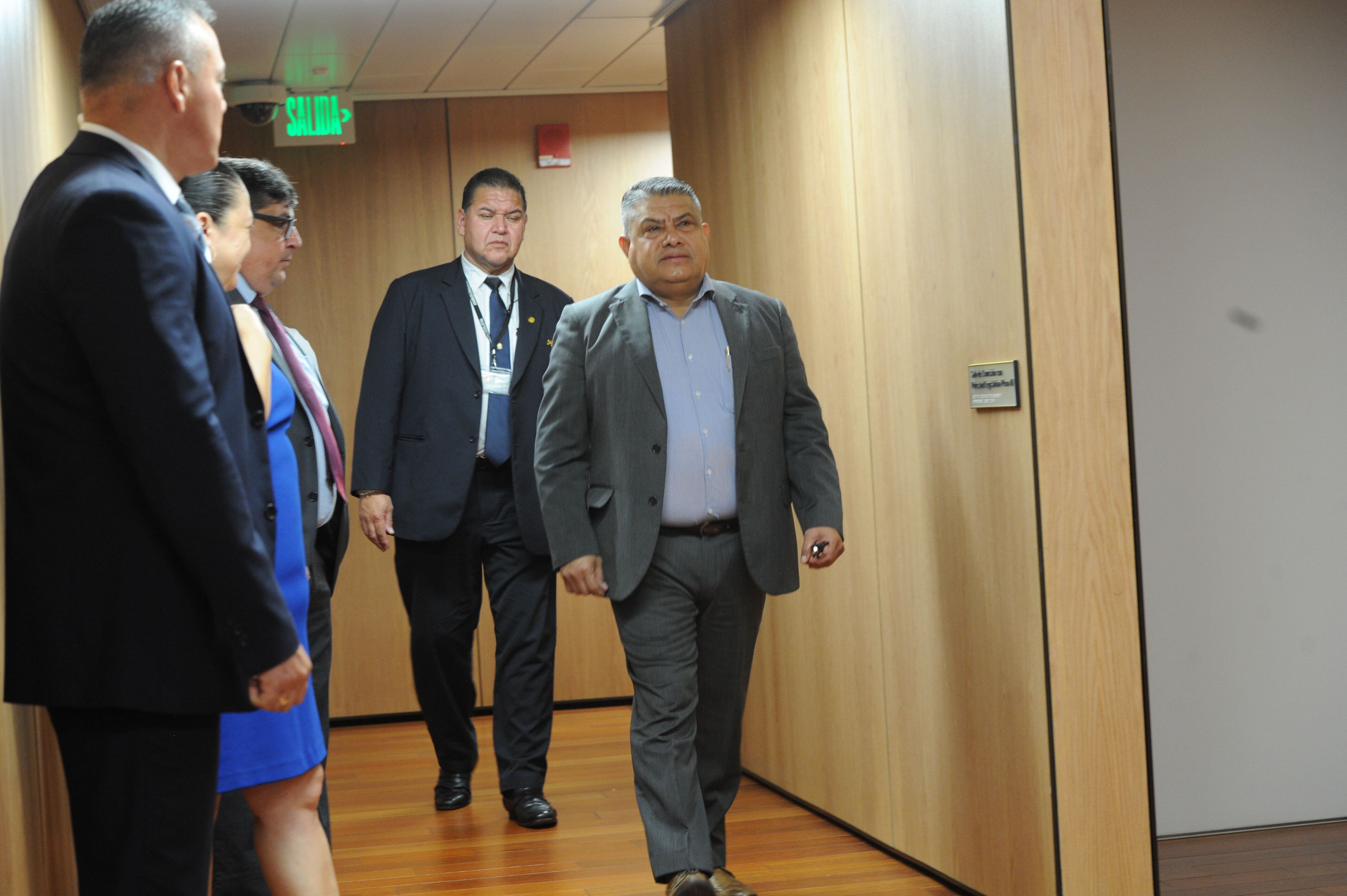 Compadece el Sr Jorge Torres director de la Dirección de Inteligencia y Seguridad ( DIS ).