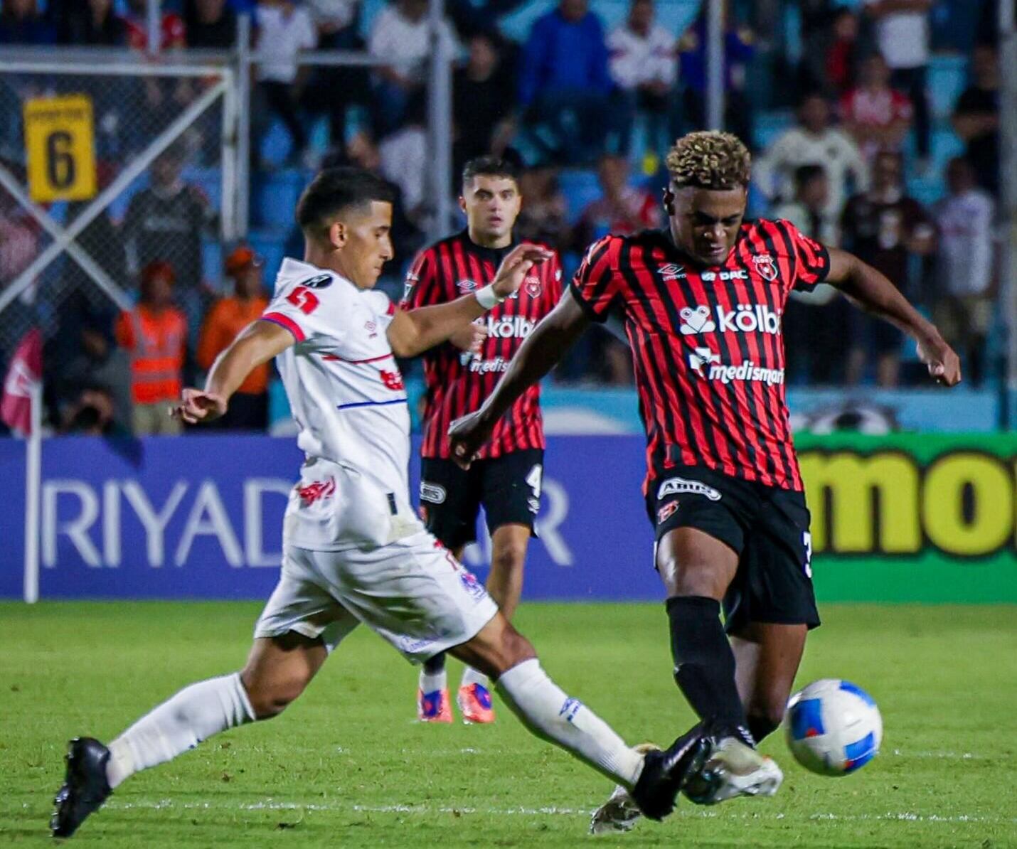 Rashir Parkins tuvo una doble alegría el jueves: el pase a la final de la Copa Centroamericana de Concacaf y saber que todo estaba bien luego del golpe en la cabeza que sufrió.