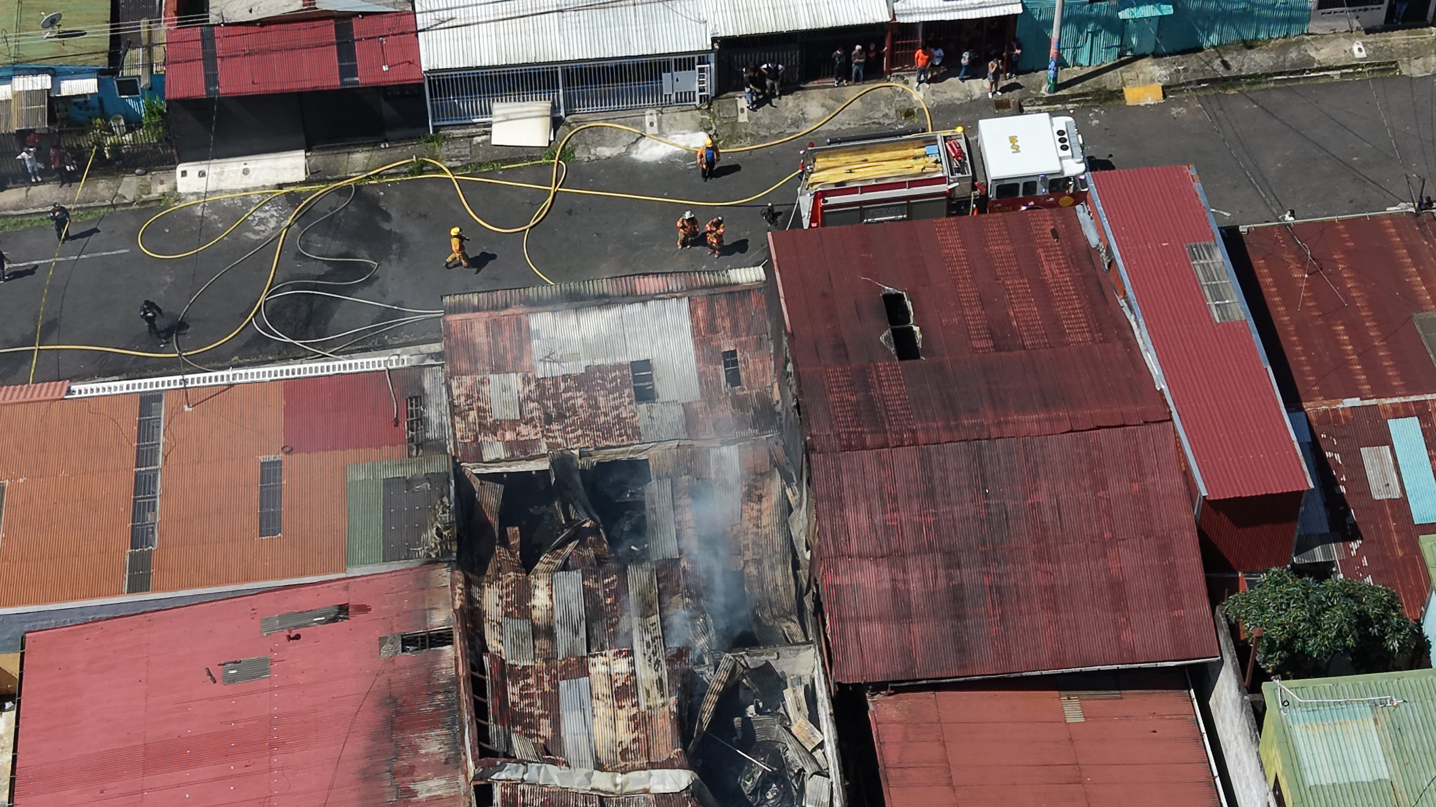 17/12/2025, San José, Quesada Durán, incendio en una casa de habitación.