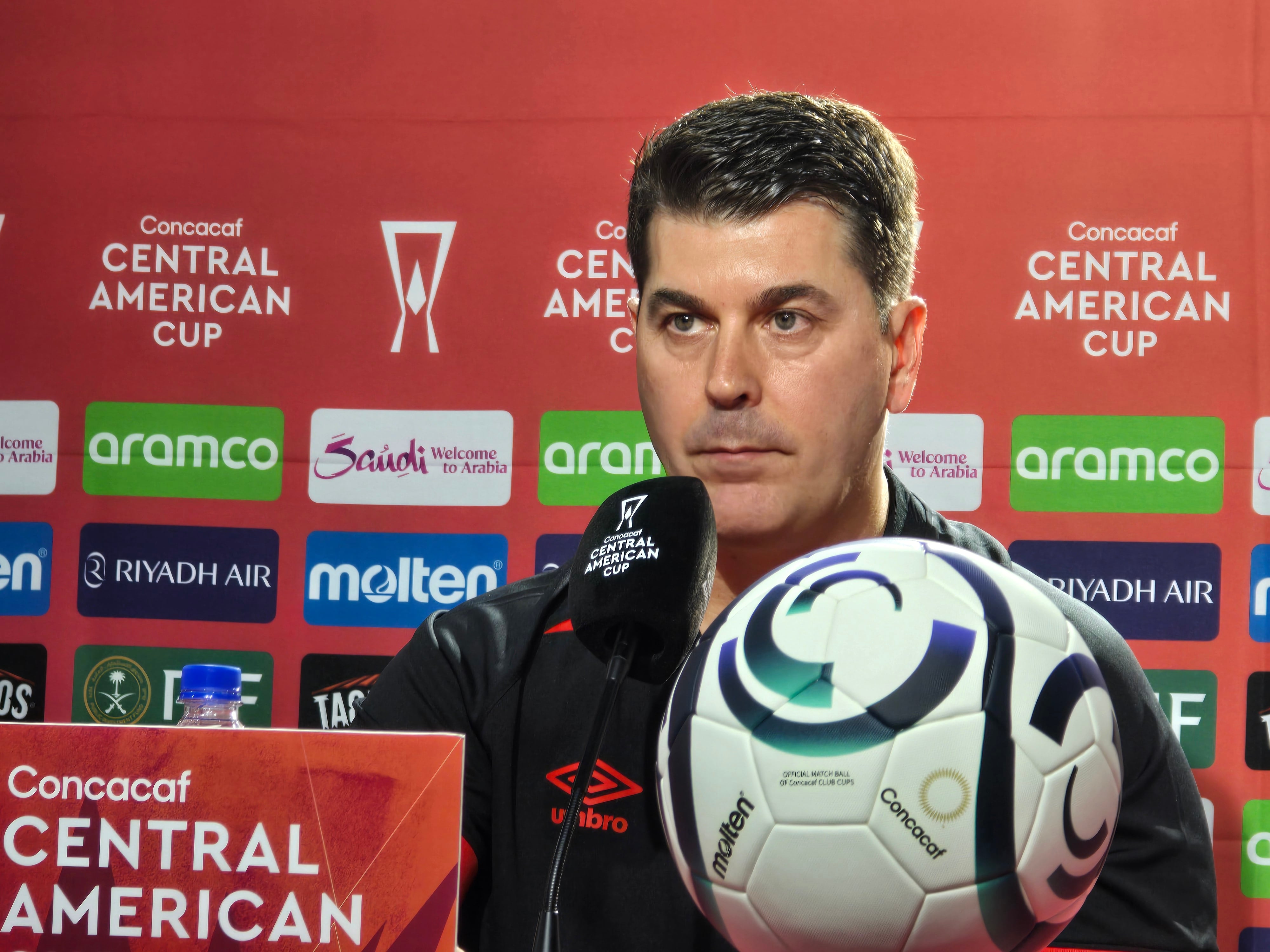 Ismael Rescalvo solo piensa en lograr que Liga Deportiva Alajuelense vuelva a la victoria este miércoles, pues es el único resultado que le sirve.
