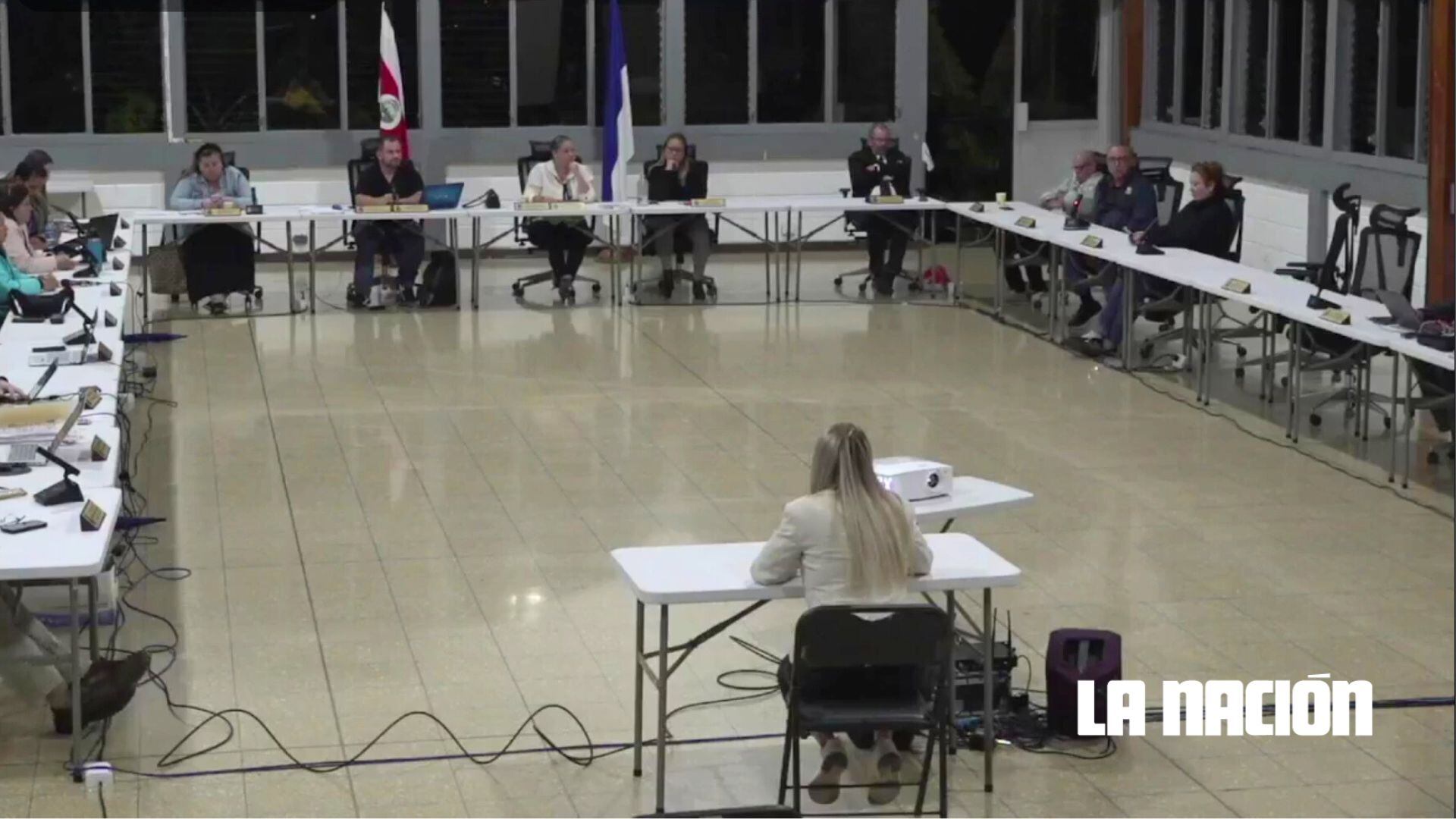 El Código Municipal permite que se le pague a los regidores por asistir a una sesión ordinaria a la semana, y hasta dos sesiones extraordinarias al mes.