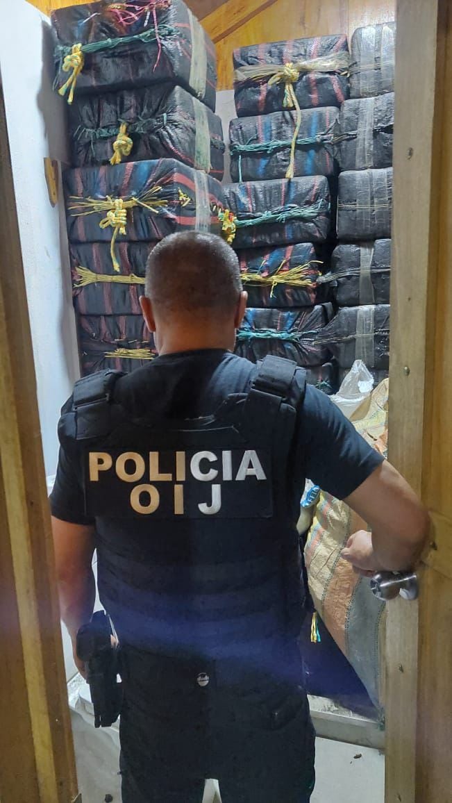 El OIJ reportó el decomiso de más de una tonelada de cocaína en Pavones de Golfito.