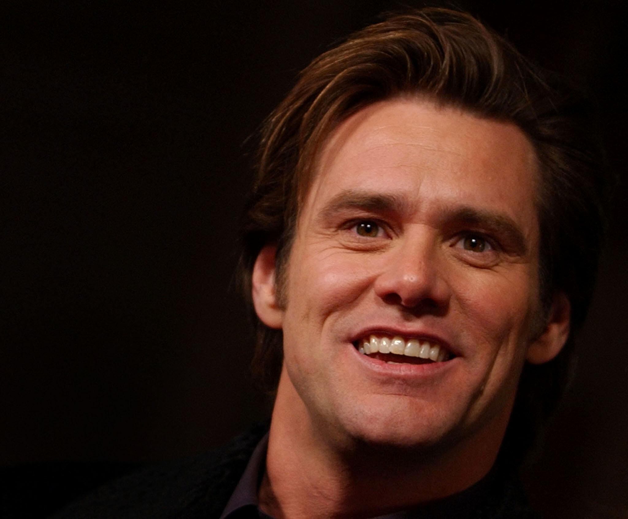 El actor estadounidense Jim Carrey llega al estreno de su película “The Majestic”, en Hollywood, California, el 11 de diciembre de 2001. Foto: AFP/Lucy Nicholson.