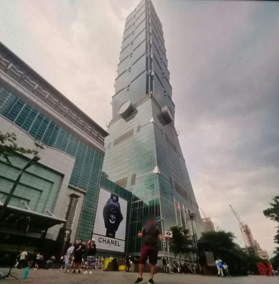 Imágenes publicadas por los funcionarios de la DIS, en redes sociales y en sus perfiles de WhatsApp, en mayo pasado, durante los días que estuvieron fuera de Costa Rica. Foto: Reproducción