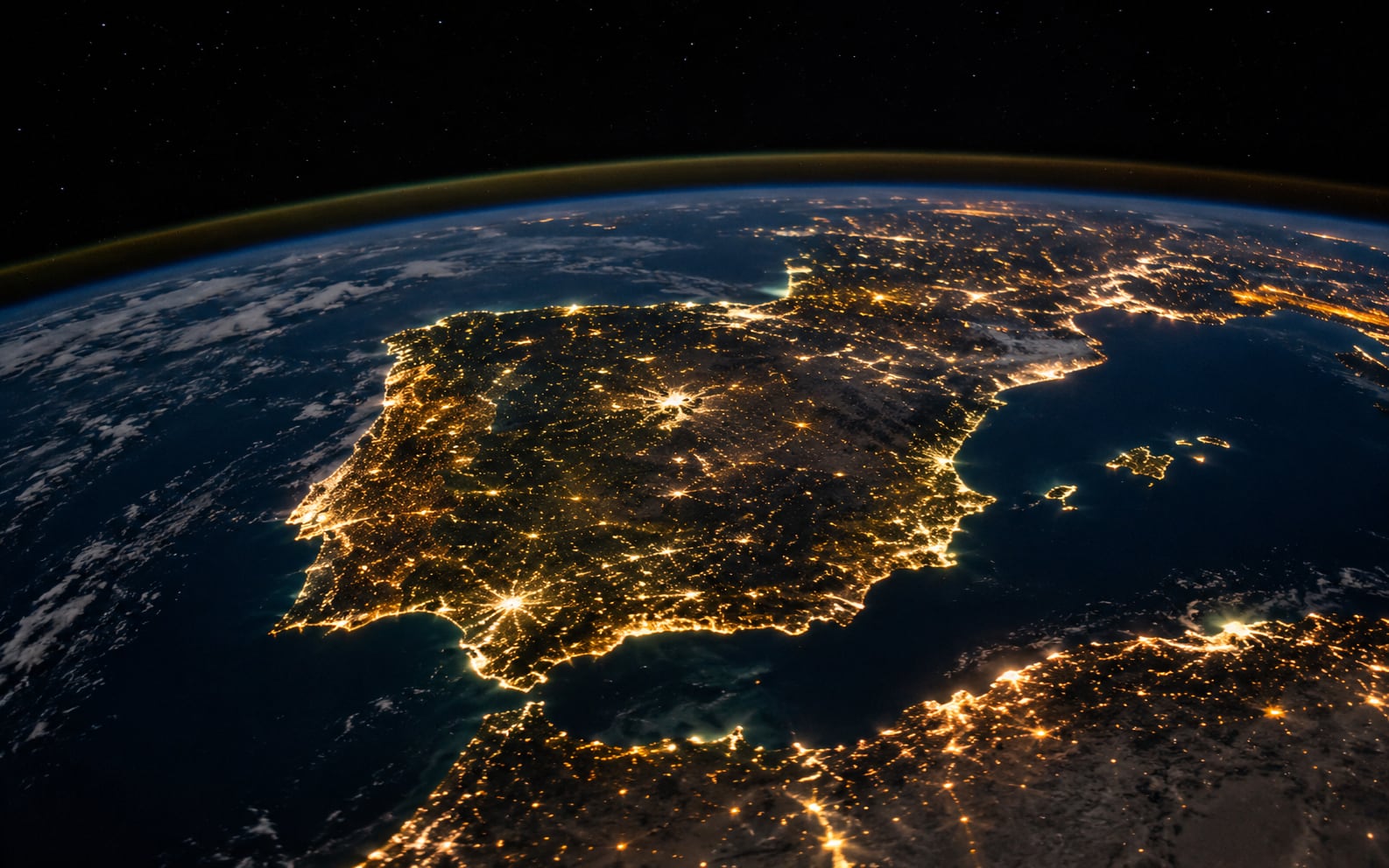 Científicos identificaron señales tectónicas que podrían impulsar una lenta rotación de la península ibérica.