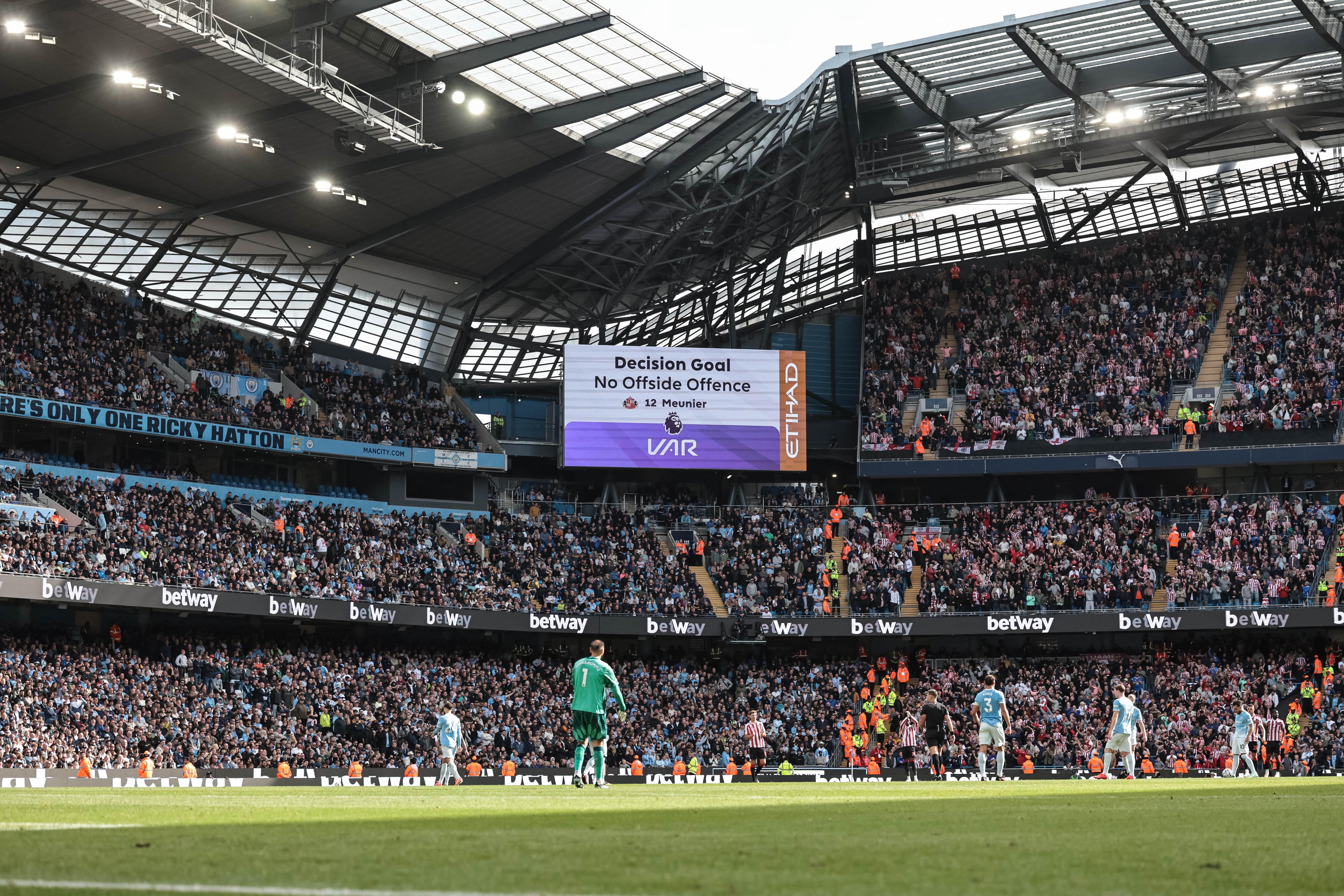 El Etihad Stadium es la casa del Manchester City, envuelto en problemas relacionados con el fair play financiero. Aquí, un partido ante el Sunderland del pasado 20 de setiembre.